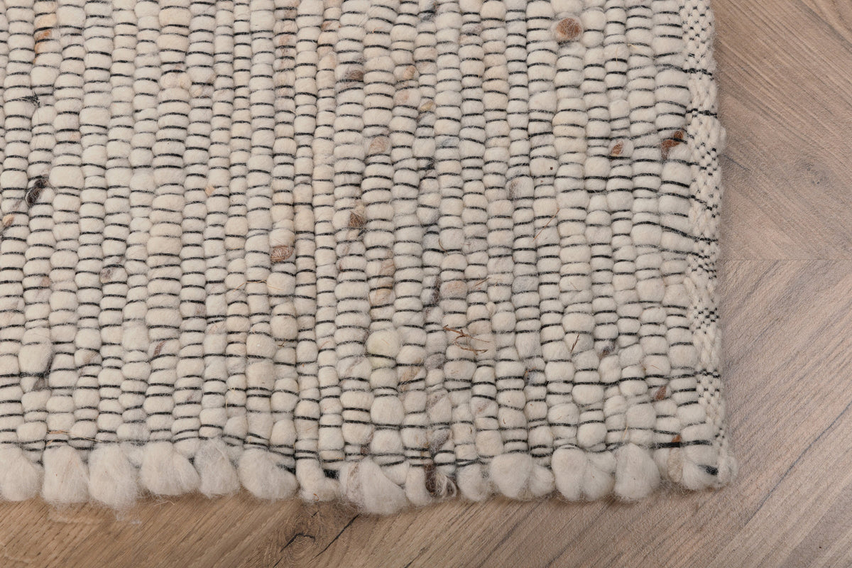 Loump Teppich in Beige/Weiss präsentiert im Onlineshop von KAQTU Design AG. Teppich ist von Venture Home