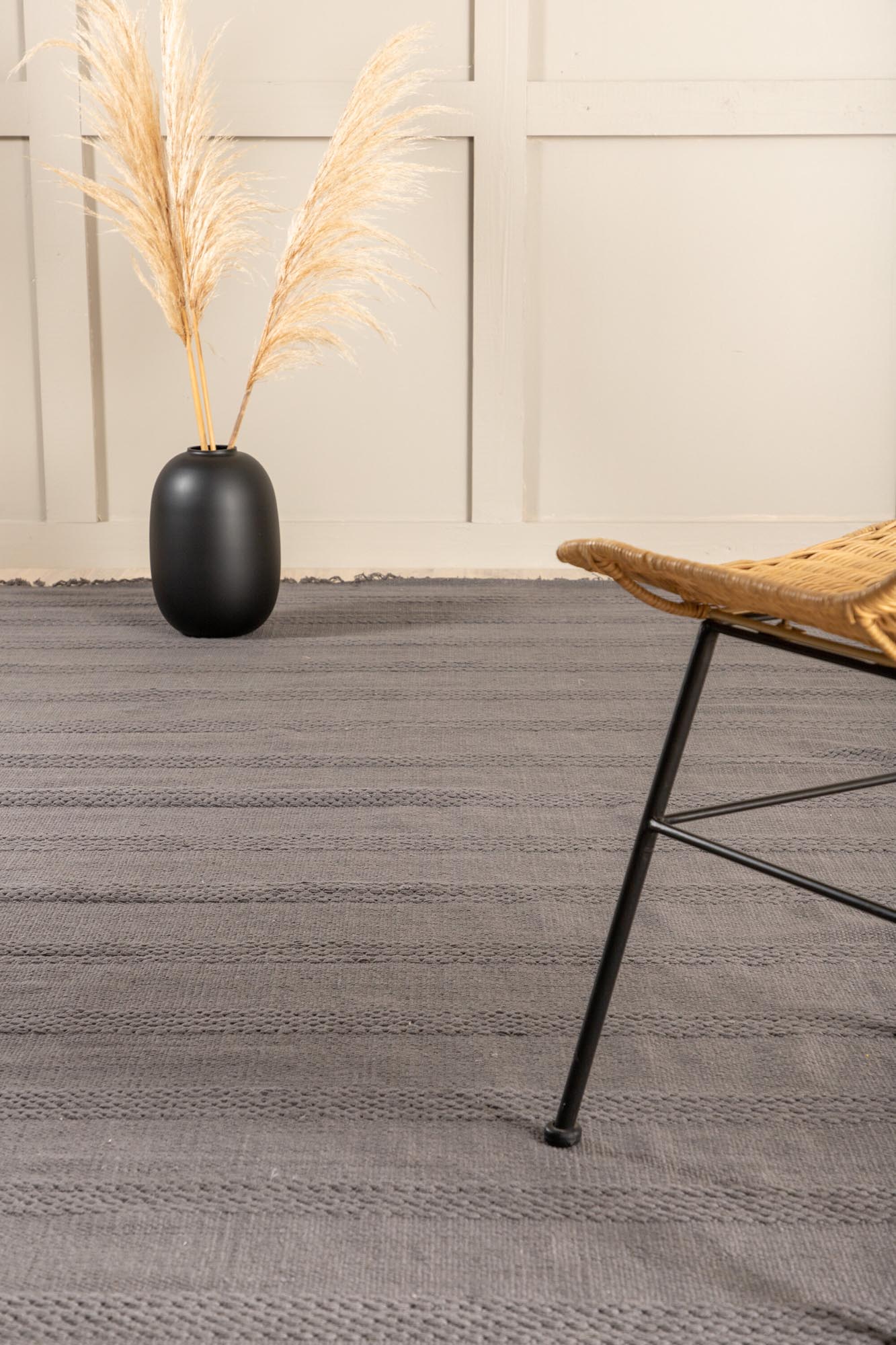 Nico Teppich in Grau präsentiert im Onlineshop von KAQTU Design AG. Teppich ist von Venture Home