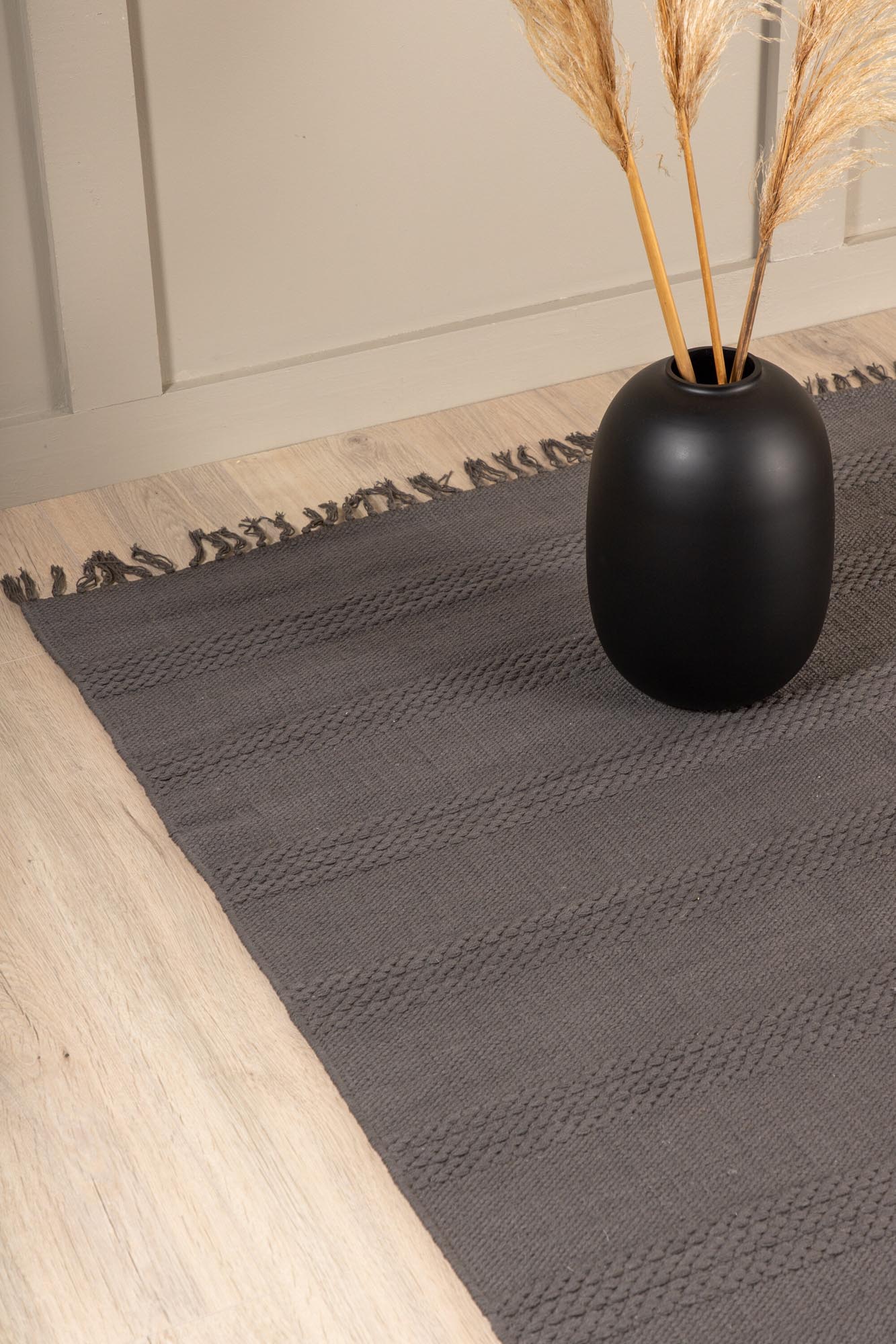 Nico Teppich in Grau präsentiert im Onlineshop von KAQTU Design AG. Teppich ist von Venture Home