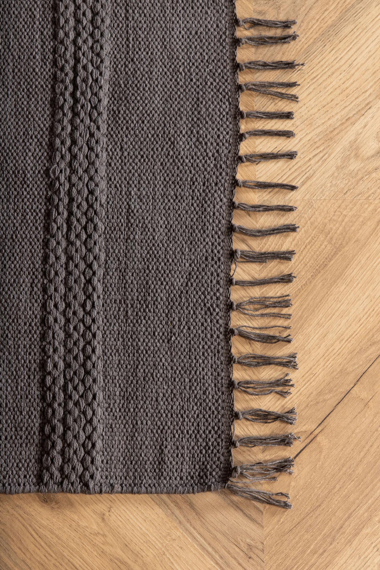 Nico Teppich in Grau präsentiert im Onlineshop von KAQTU Design AG. Teppich ist von Venture Home