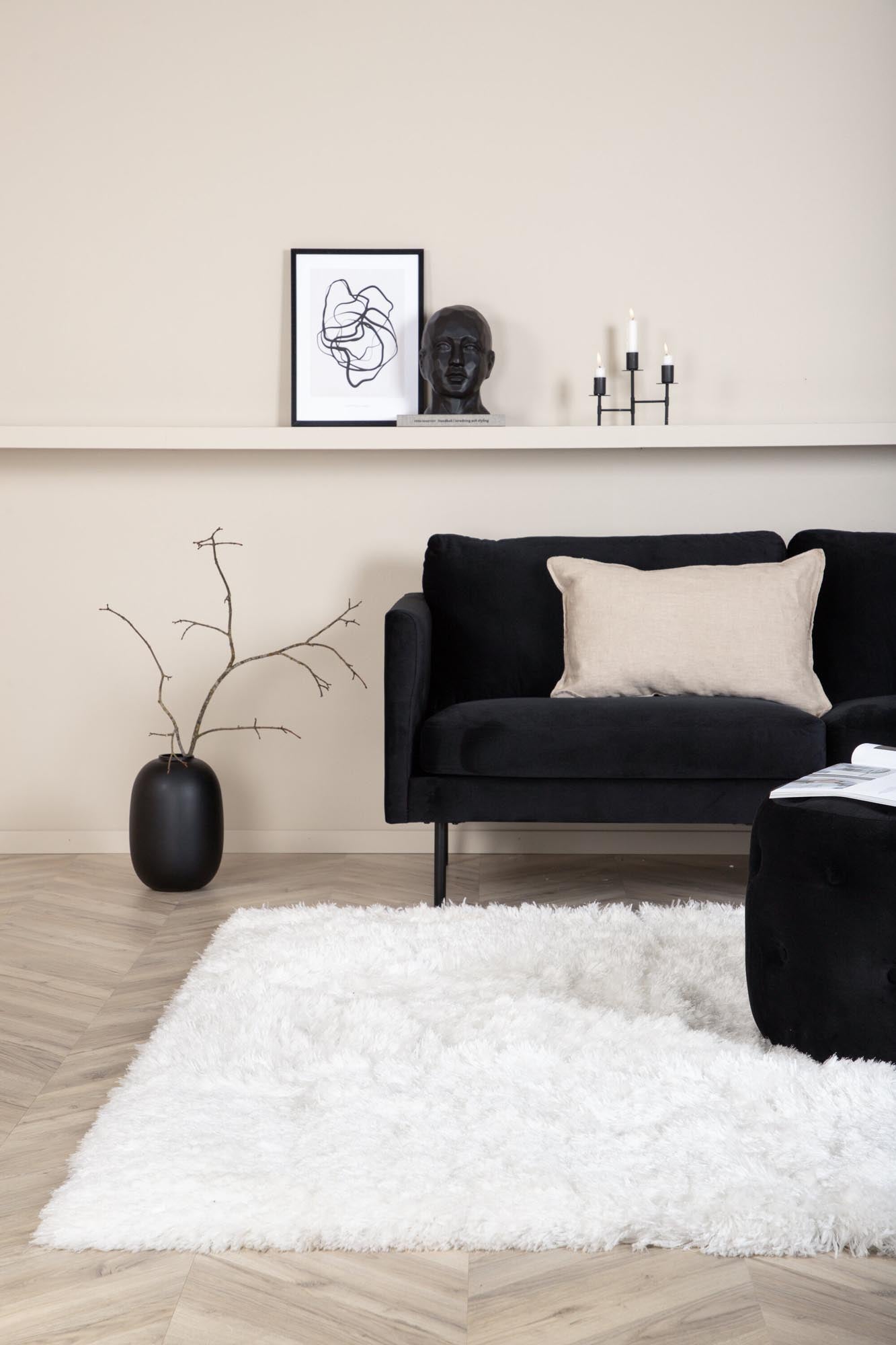 Entdecken Sie den Grace Teppich von Venture Home – ein luxuriöser, pflegeleichter Teppich aus hochwertigem Polyester, der jedem Raum Eleganz verleiht.