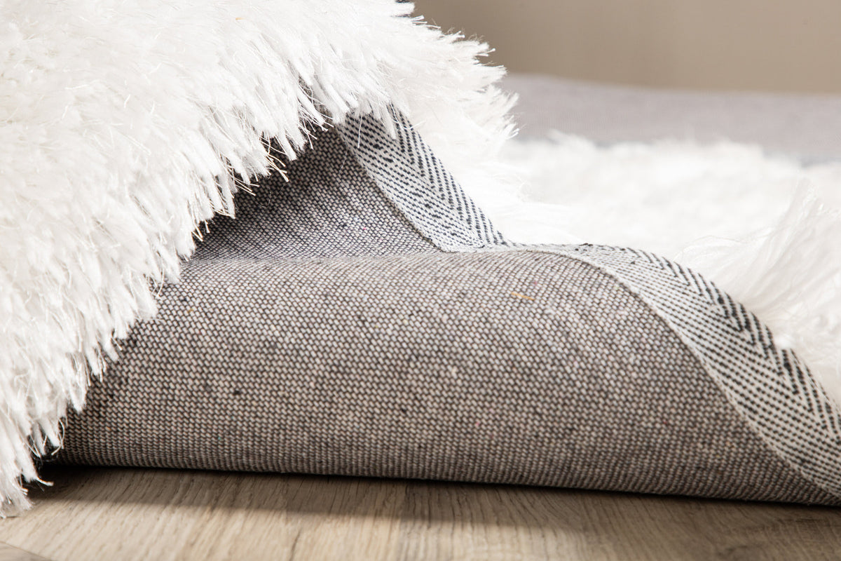 Grace Teppich in Weiss präsentiert im Onlineshop von KAQTU Design AG. Teppich ist von Venture Home