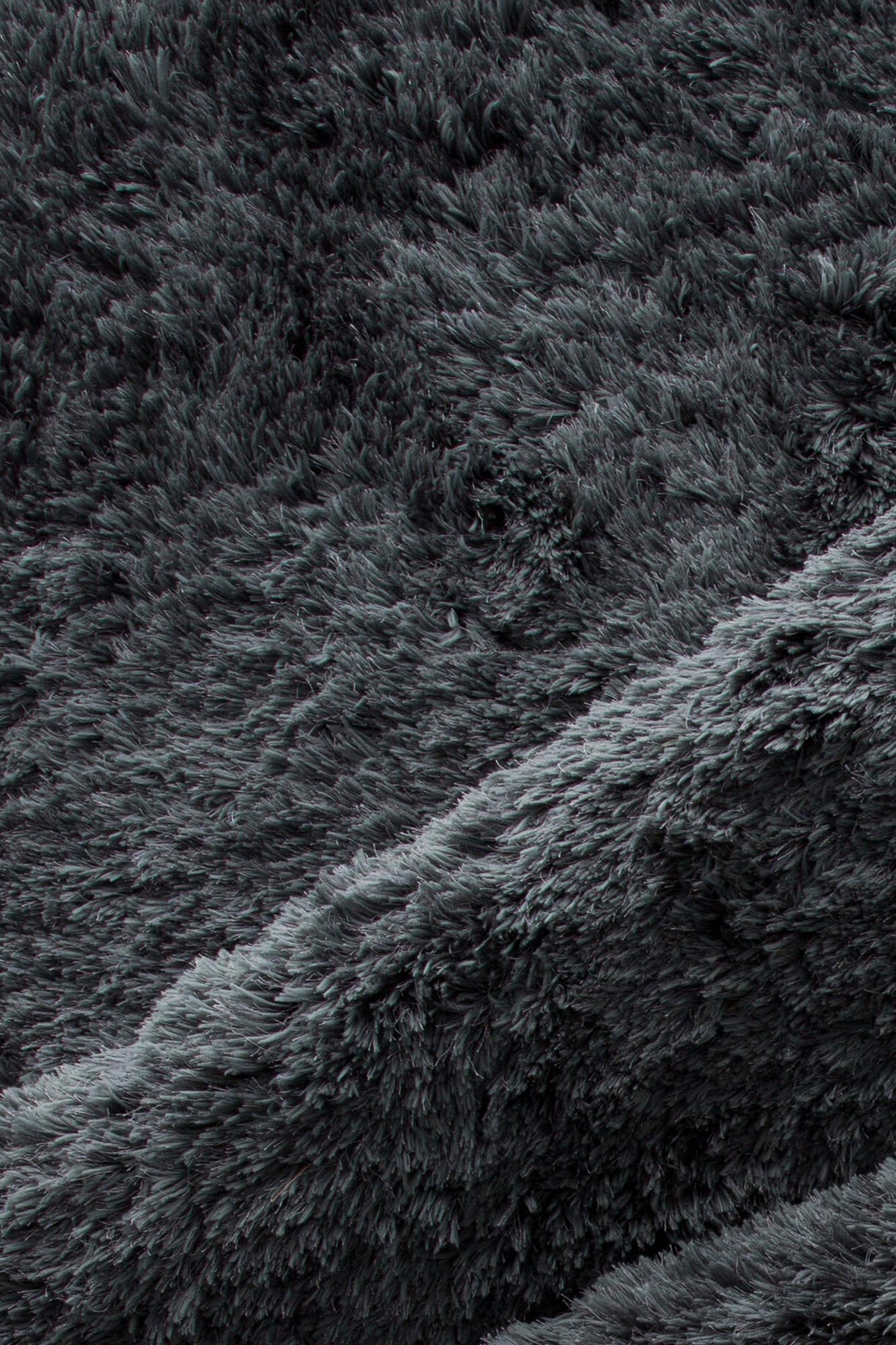 Entdecken Sie den Grace Teppich von Venture Home – ein luxuriöser, pflegeleichter Teppich aus hochwertigem Polyester, der jedem Raum Eleganz verleiht.