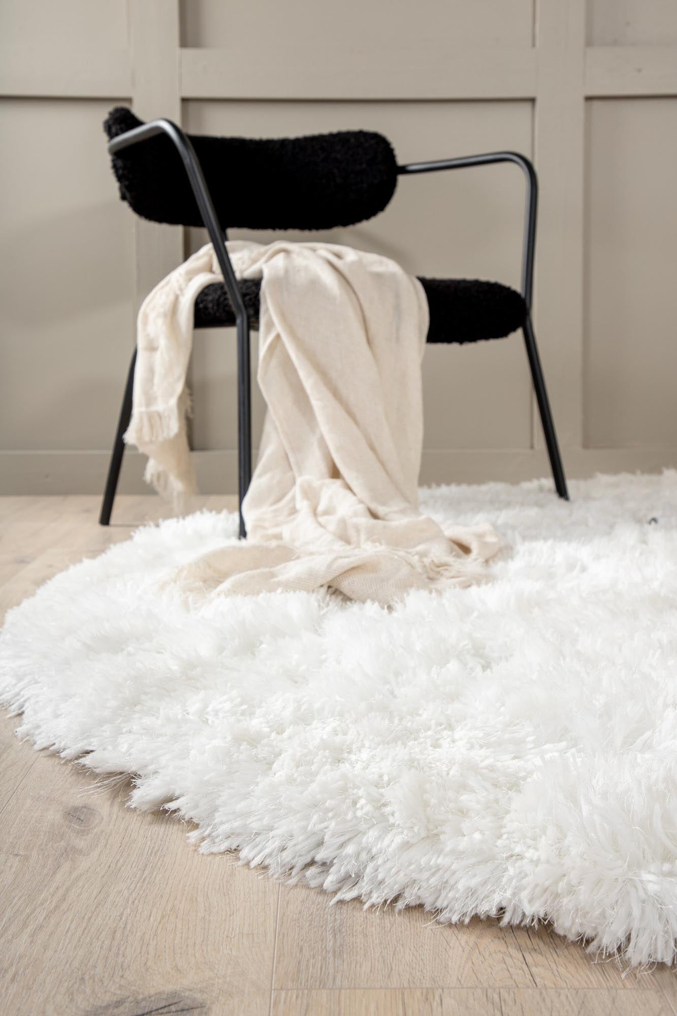 Grace Teppich in Weiss präsentiert im Onlineshop von KAQTU Design AG. Teppich ist von Venture Home