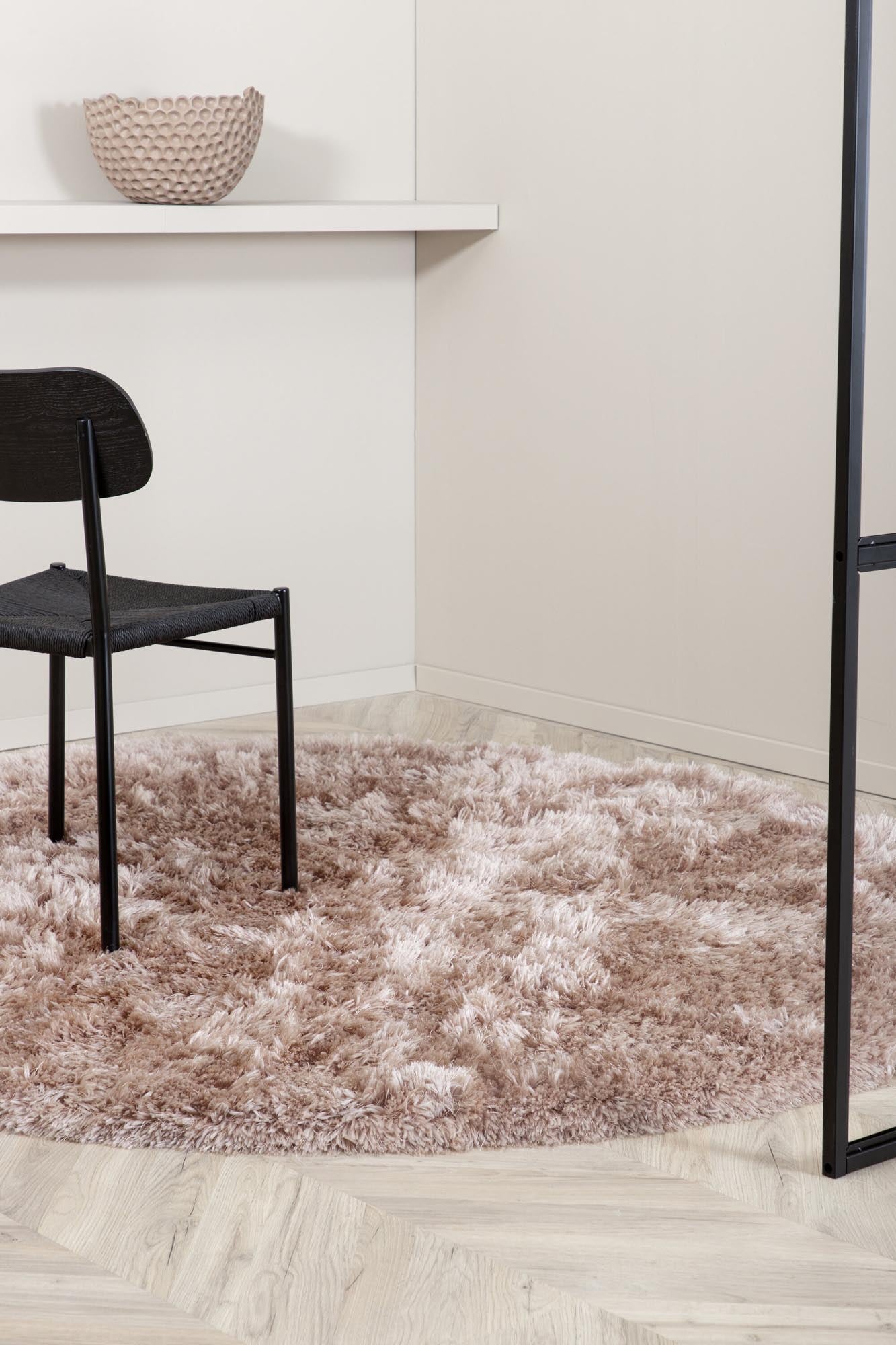 Entdecken Sie den Grace Teppich von Venture Home: Ein luxuriöser, weicher Teppich aus strapazierfähigem Polyester, ideal für jedes Zuhause.