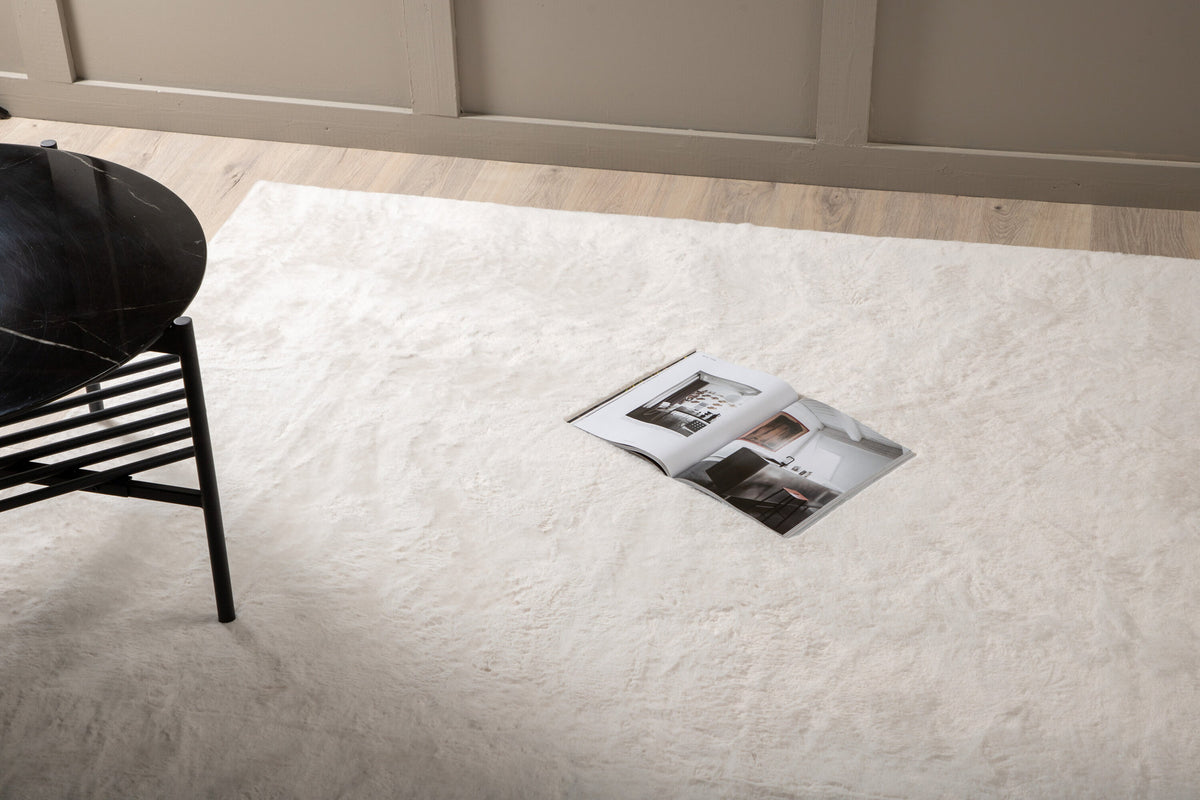Nina Teppich in Weiss präsentiert im Onlineshop von KAQTU Design AG. Teppich ist von Venture Home