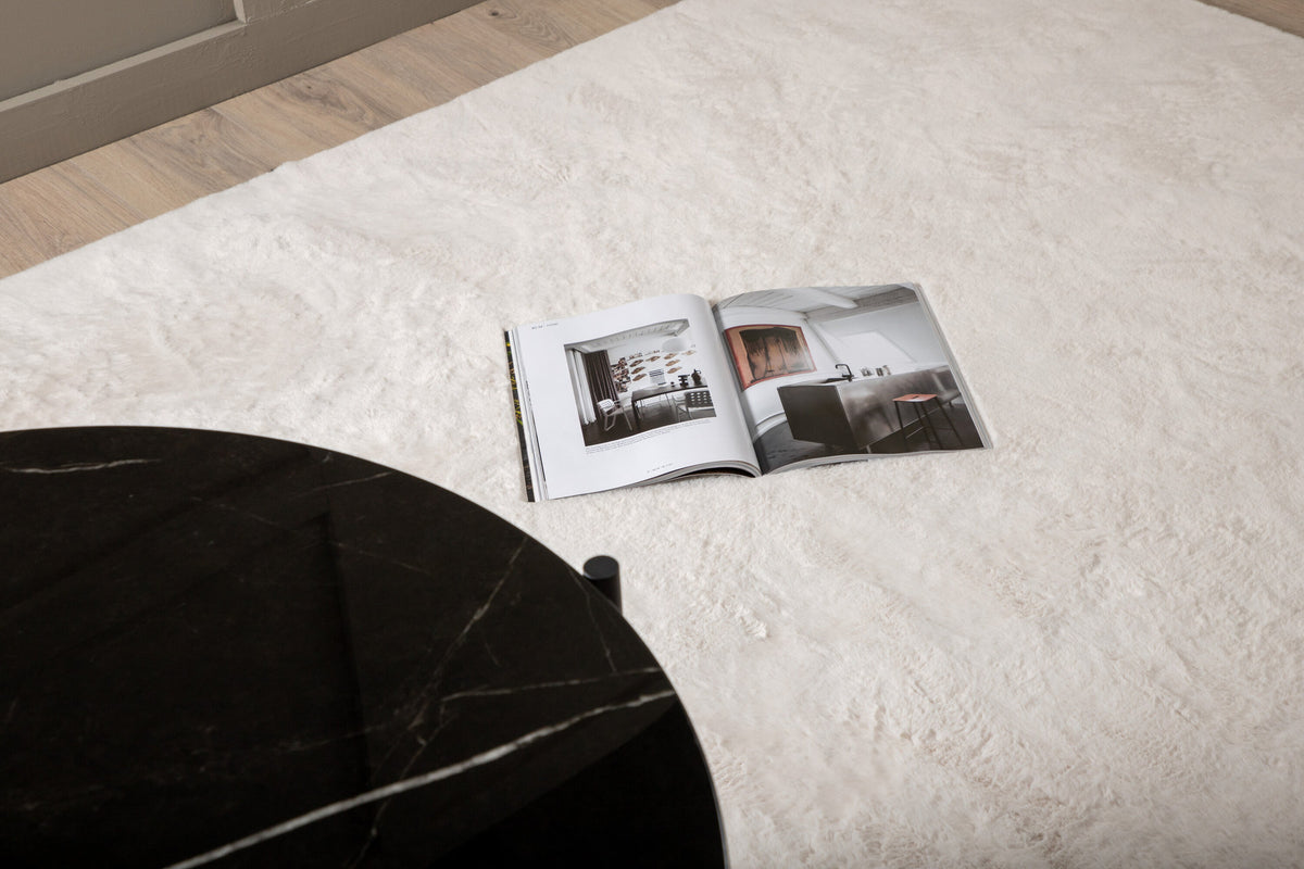 Nina Teppich in Weiss präsentiert im Onlineshop von KAQTU Design AG. Teppich ist von Venture Home