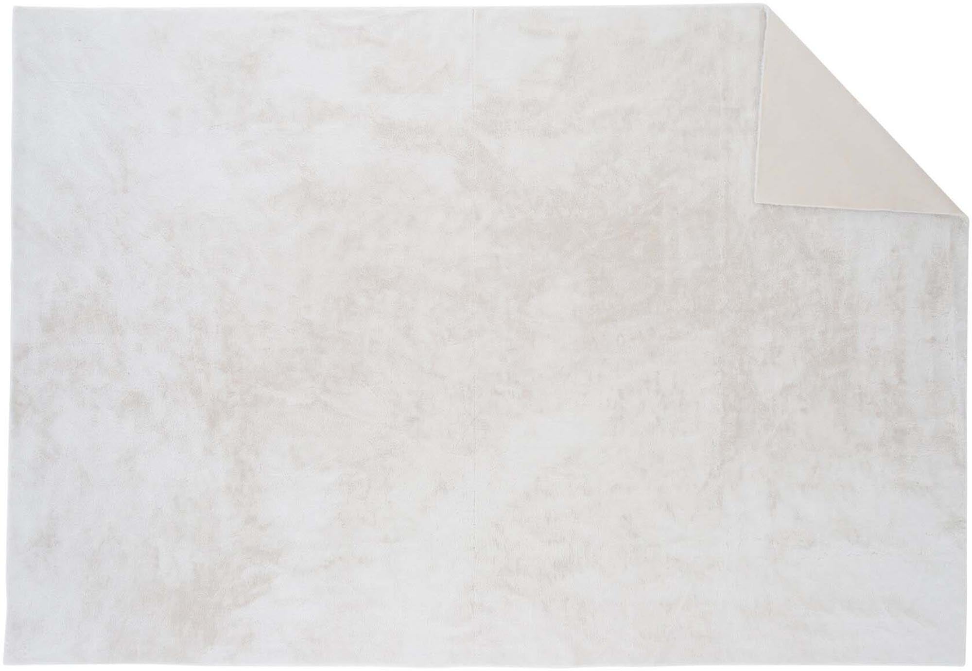 Verleihen Sie Ihrem Zuhause mit dem Nina Teppich von Venture Home einen Hauch von Luxus. Diese stilvolle Polyestermatte in tiefem Schwarz sorgt für Eleganz und Komfort in jedem Raum.