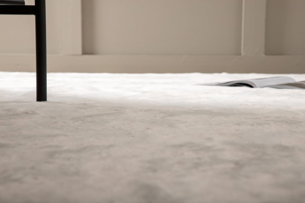 Nina Teppich in Weiss präsentiert im Onlineshop von KAQTU Design AG. Teppich ist von Venture Home