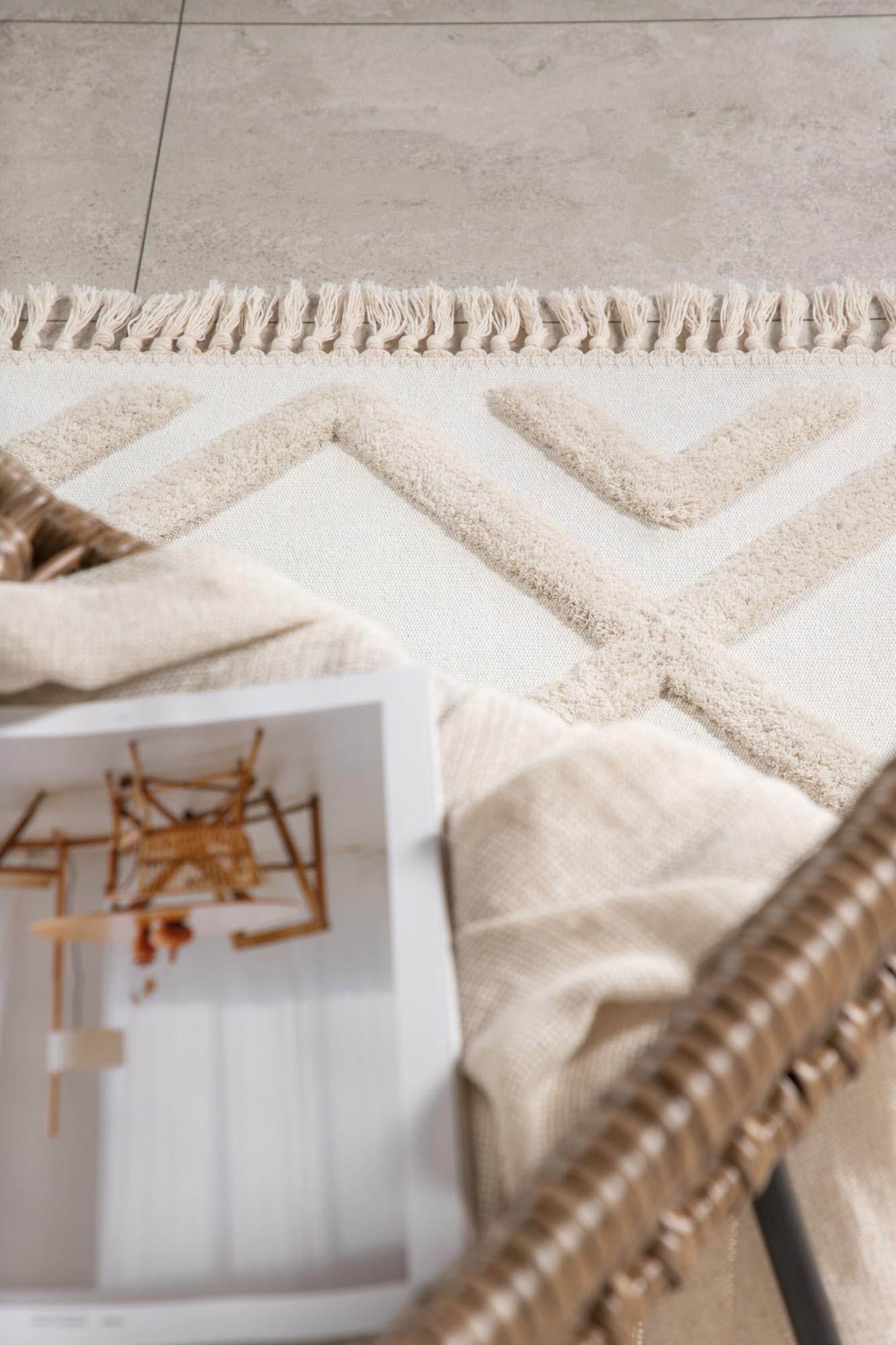 Towa Teppich von Venture Home: Hochwertiger Polyester, modernes Design in warmen Brauntönen, vielseitig einsetzbar für jeden Raum.