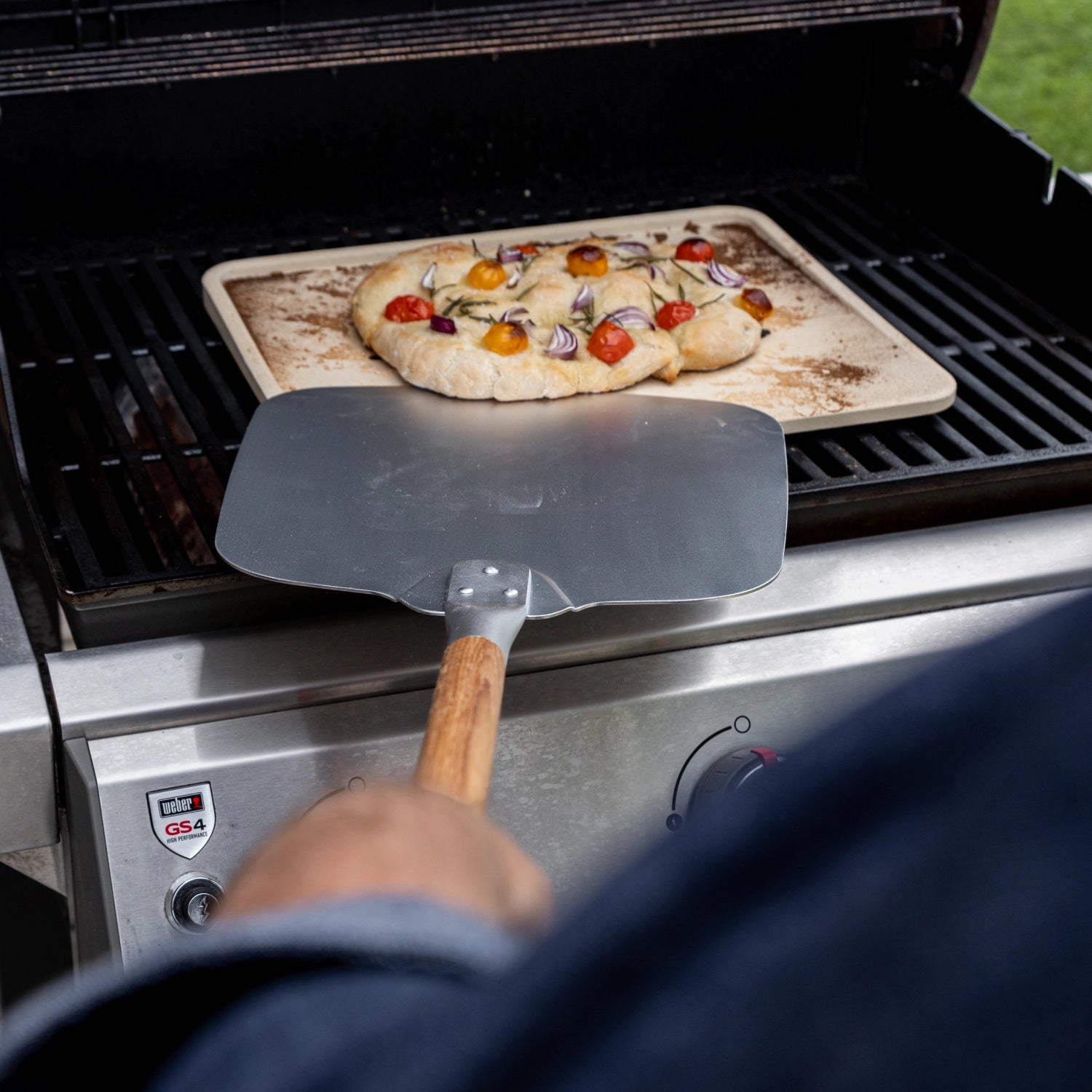 Entdecken Sie die hochwertige Pizzaschaufel von Boska aus Aluminium und Eichenholz – perfekt für Pizza-Liebhaber, die Funktionalität und Stil schätzen!