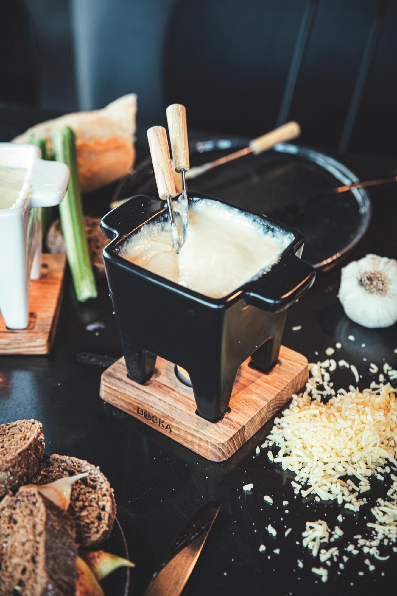Entdecken Sie das stilvolle 200ml Tapas Fondue Nero von Boska – perfekt für gesellige Abende und köstliche Tapas-Variationen.