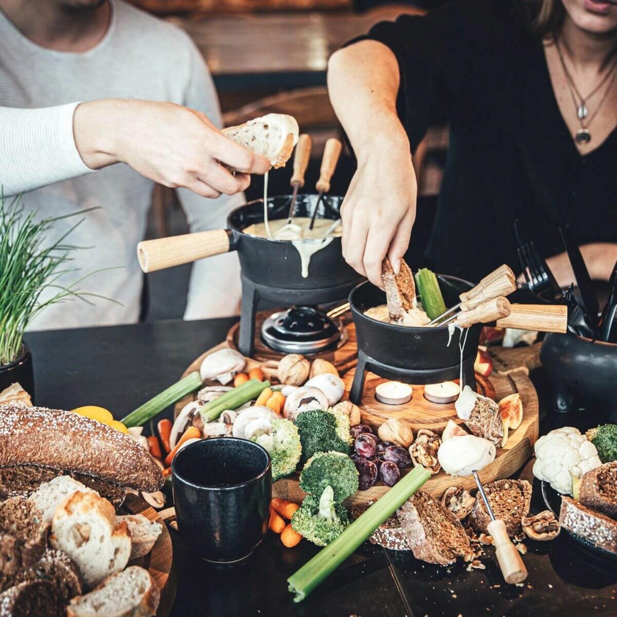 Fondueset Pro S: Edles Eichenholz für unvergessliche Fondueabende.