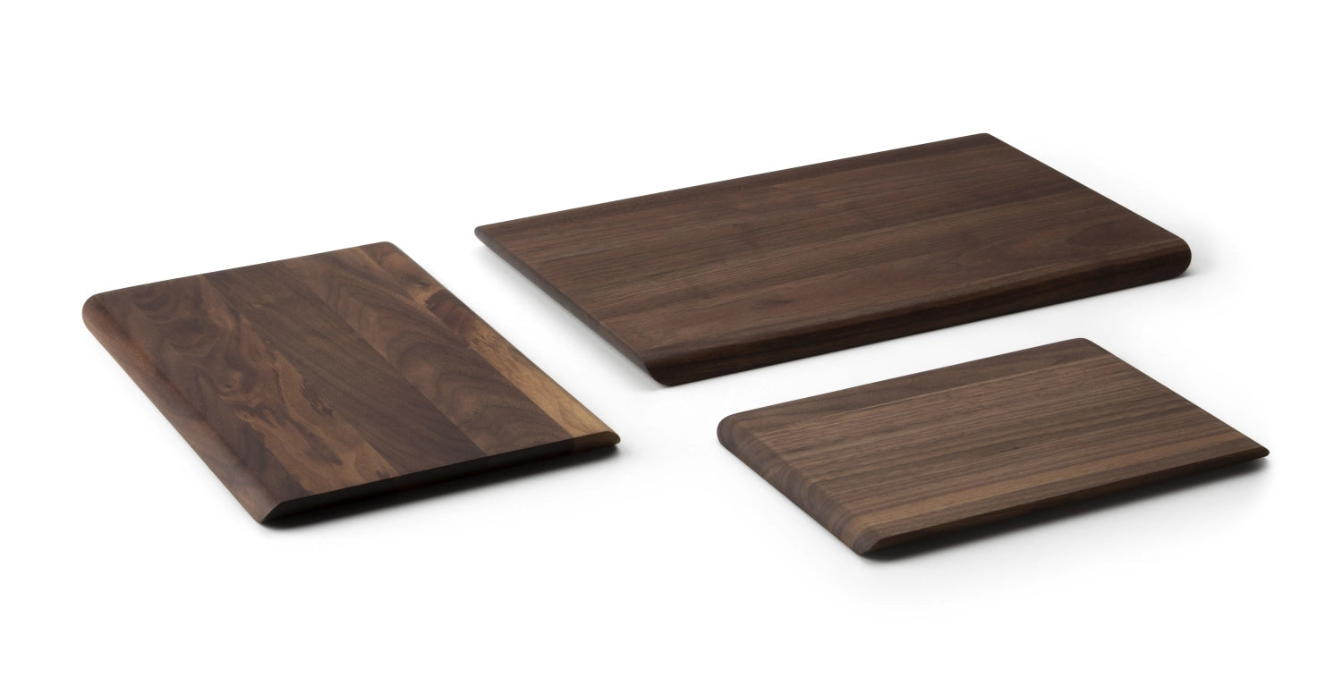 Hochwertiges Walnuss Schneidebrett von Continenta, 30x20x1.5cm, perfekt für die Küche. Robuste Holzstruktur für vielseitige Anwendungen.