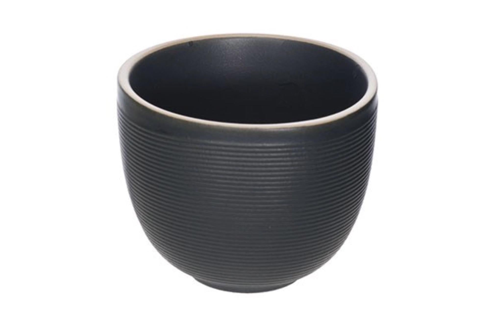 Eleganter Galloway Black Becher ohne Henkel aus Steingut, Ø 8,3 cm, 20 cl. Ideal für Kaffee & Tee. Stilvoll & spülmaschinenfest.