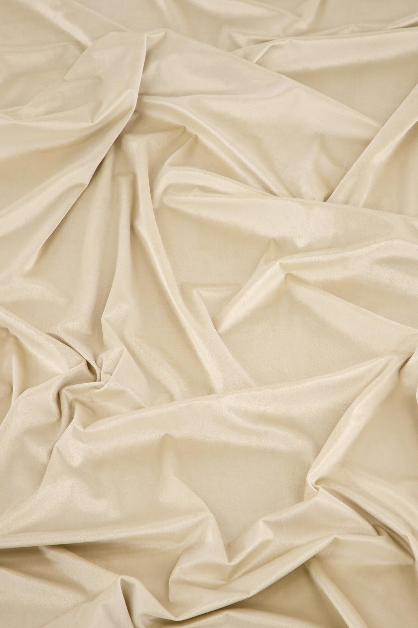 Entdecken Sie die stilvollen Mary Vorhänge im 2er Pack von Venture Home, die jedem Raum Eleganz und eine einladende Atmosphäre verleihen.