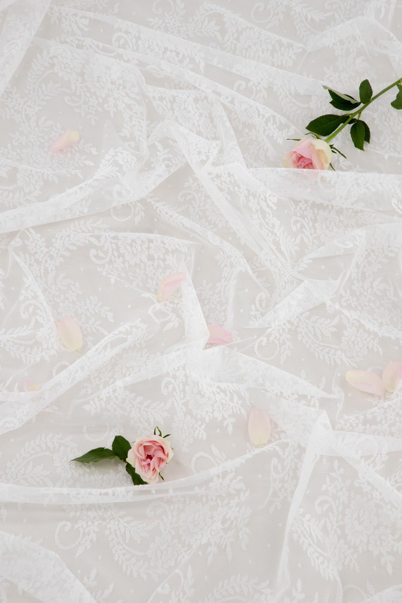 Elegante Daisy Vorhänge: Frische Eleganz für Ihr Zuhause.