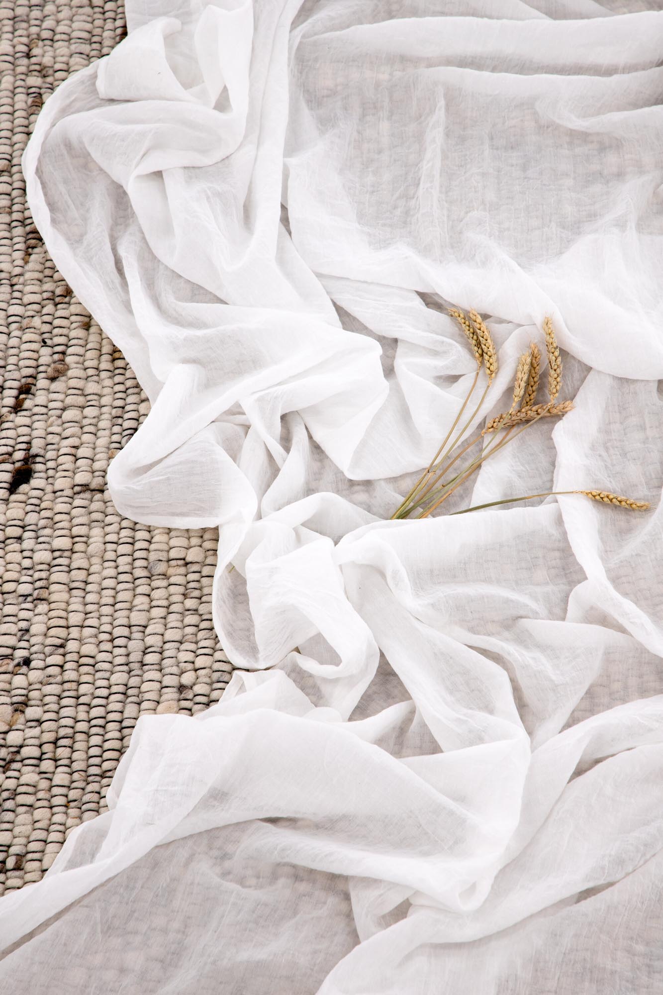 Elena Vorhang 2er Pack von Venture Home: Elegante, langlebige Vorhänge aus Baumwoll-Polyester, die Licht sanft filtern und jedem Raum ein mediterranes Flair verleihen.