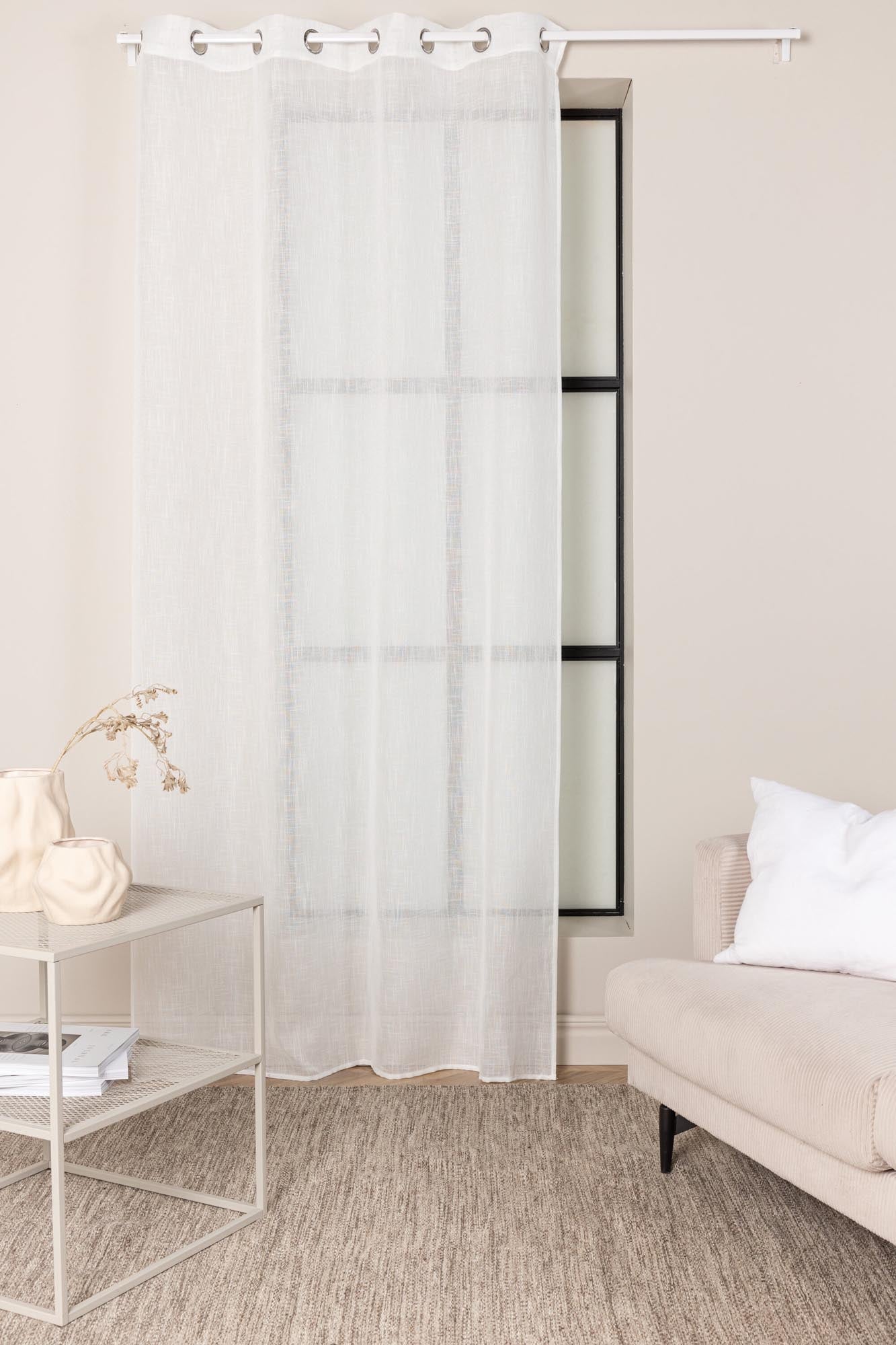 Kaya Vorhang 2er Pack: Hochwertige, pflegeleichte Polyesterstoffe in Beige für einladende Wohnräume. Ideal für Licht- und Sichtschutz.