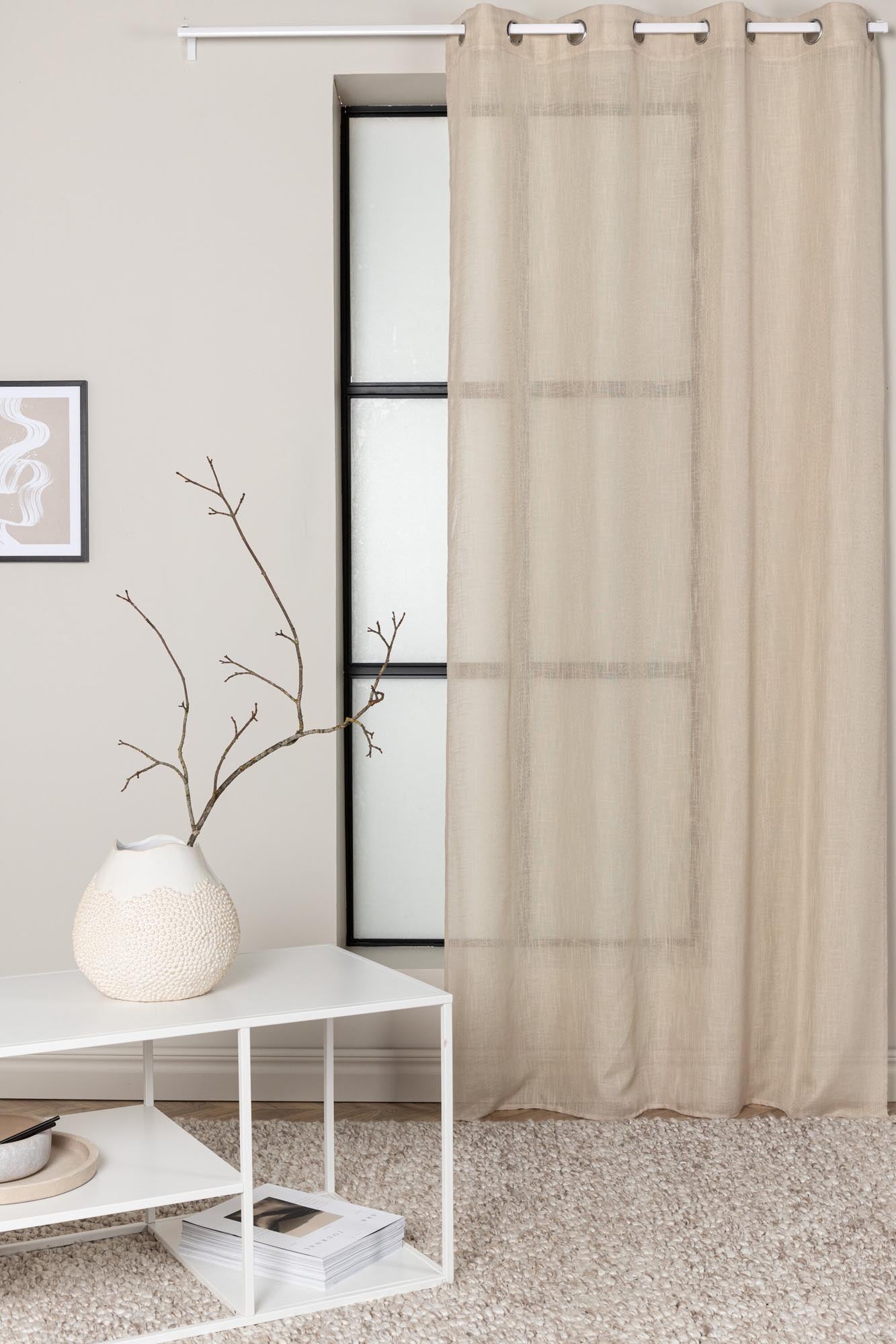 Kaya Vorhang Eyelet 2er Pack: Elegante Beige-Töne für einladende Räume. Hochwertiges Polyester, pflegeleicht und langlebig. Ideal für jedes Fenster!