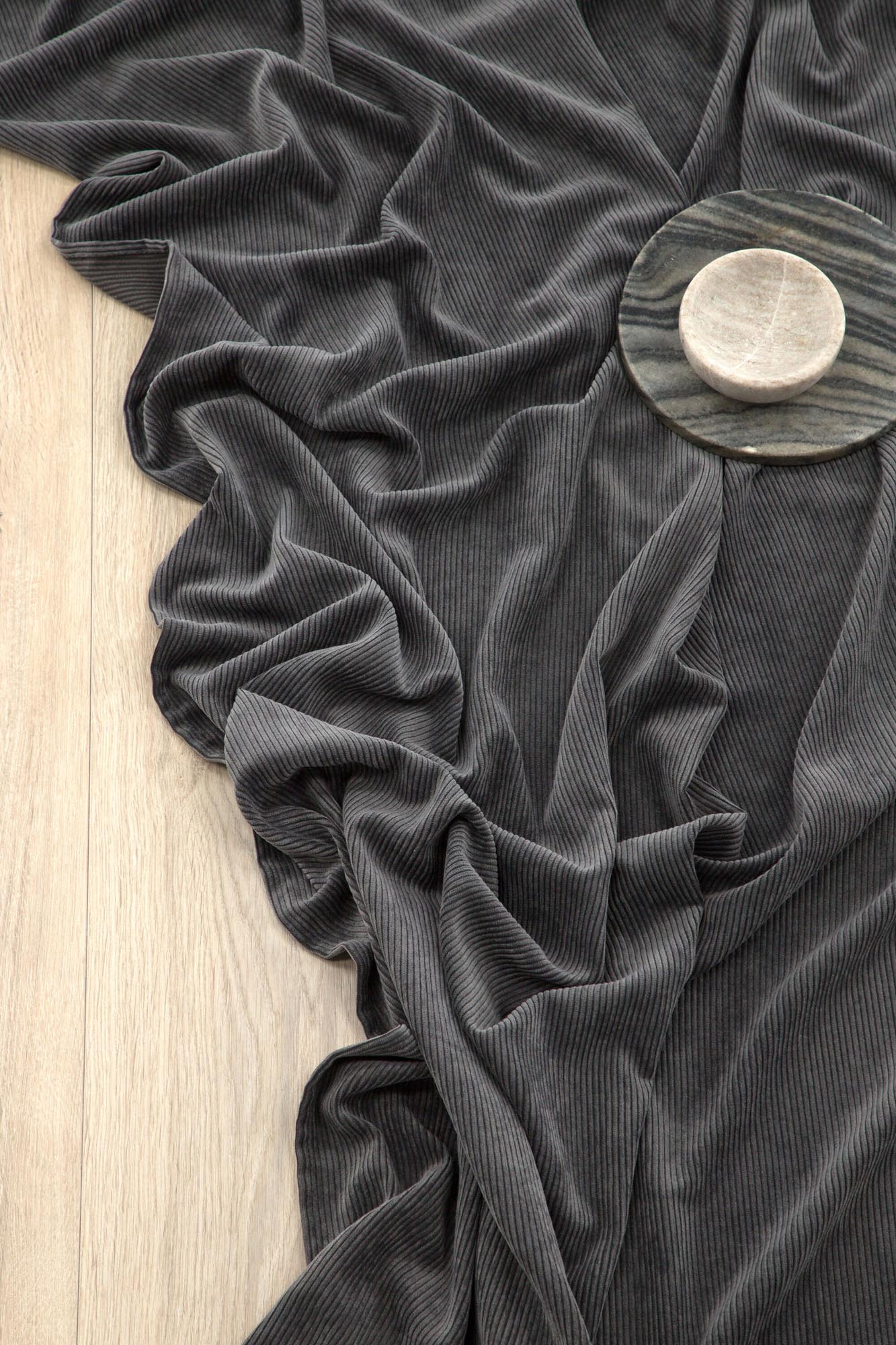 Elma Vorhang 2er Pack: Modernes Design für stilvolle Räume.