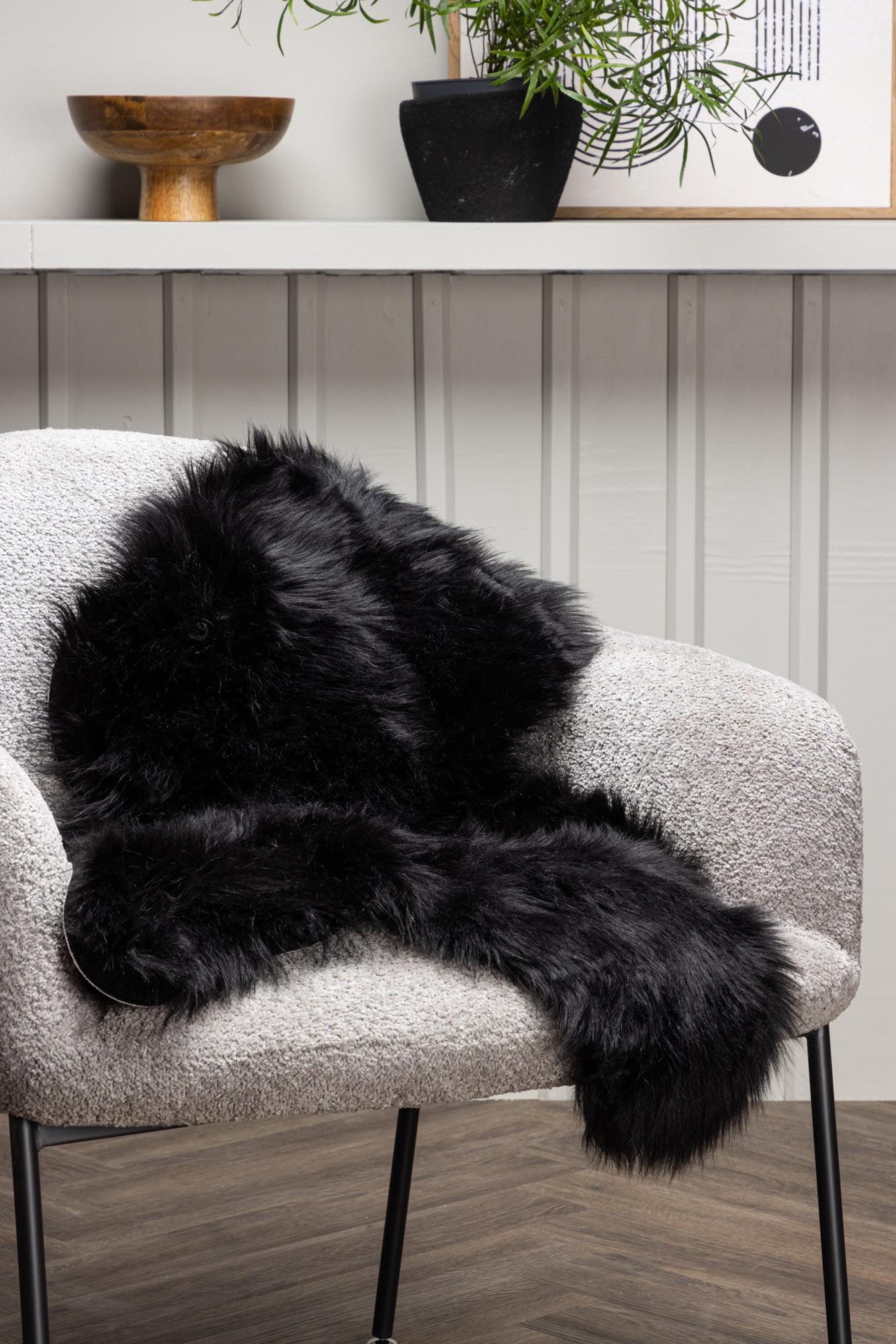 Katy Decke von Venture Home: Hochwertige Acryl-Decke in sanftem Beige, ideal für Stil und Gemütlichkeit in jedem Raum.