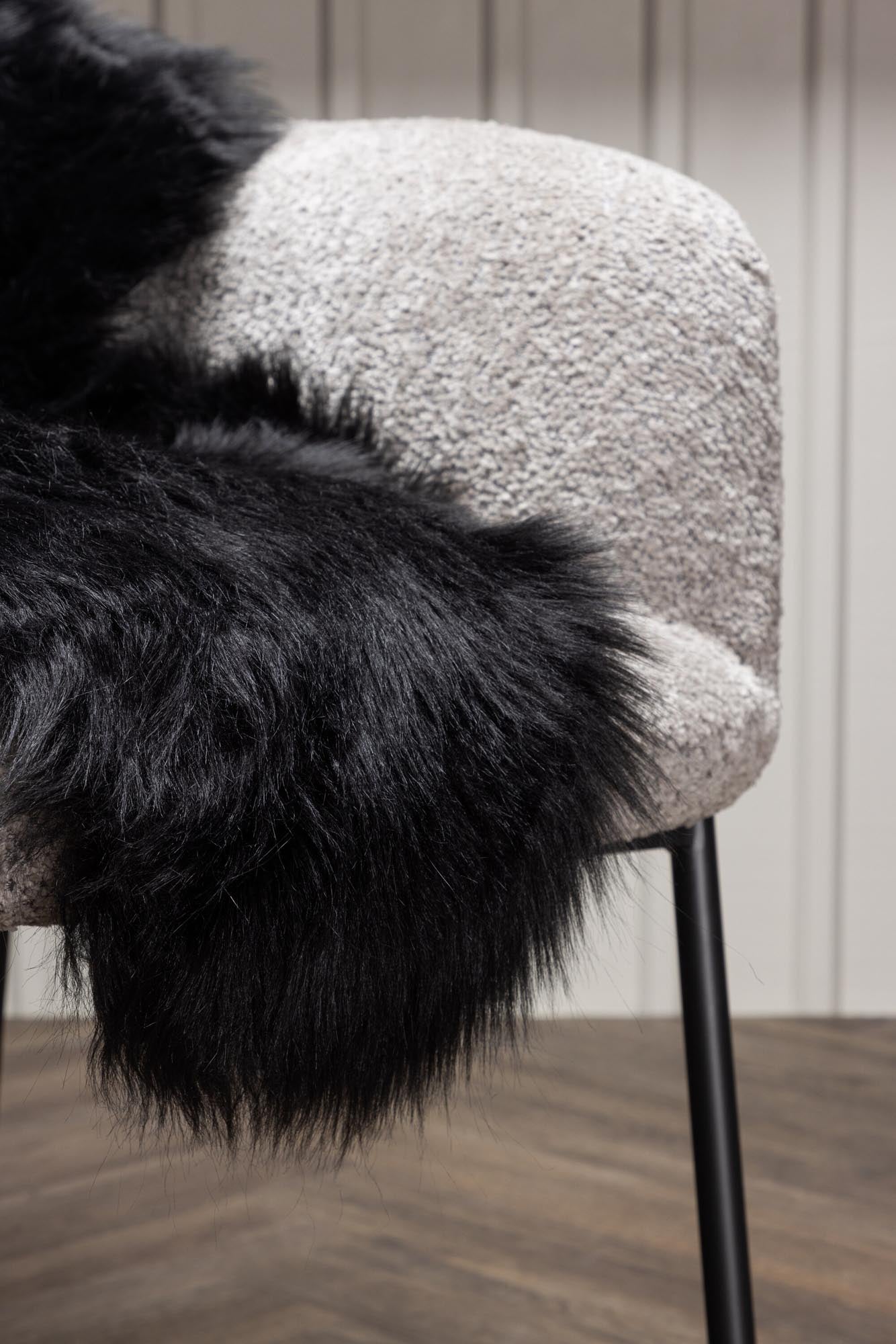 Katy Decke von Venture Home: Stilvolle Behaglichkeit für Ihr Heim.