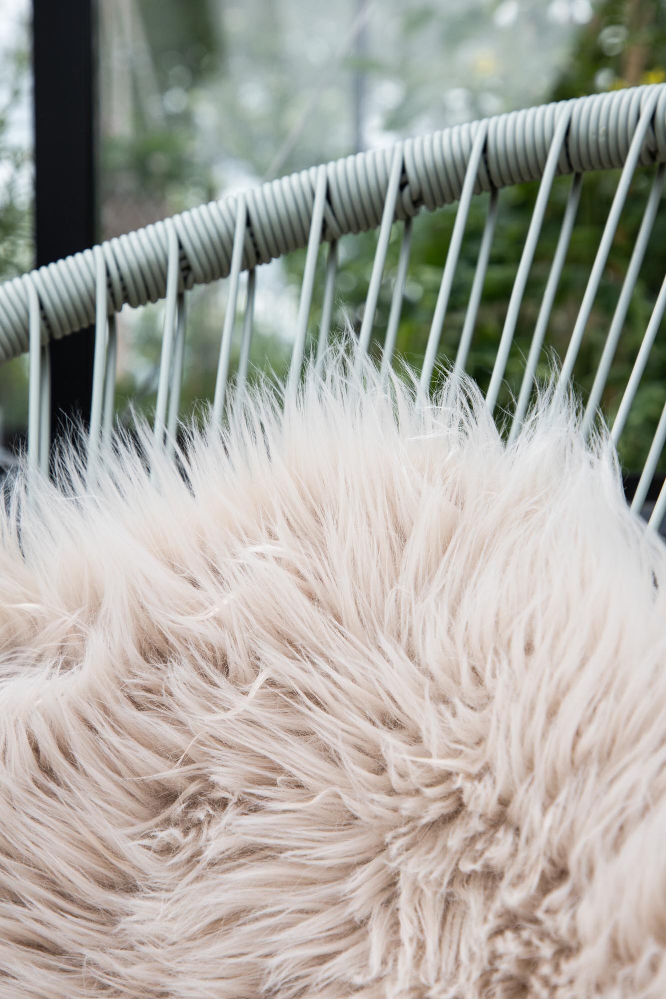 Katy Schaffell: Hochwertiges Kunstfell für moderne Wohnräume.