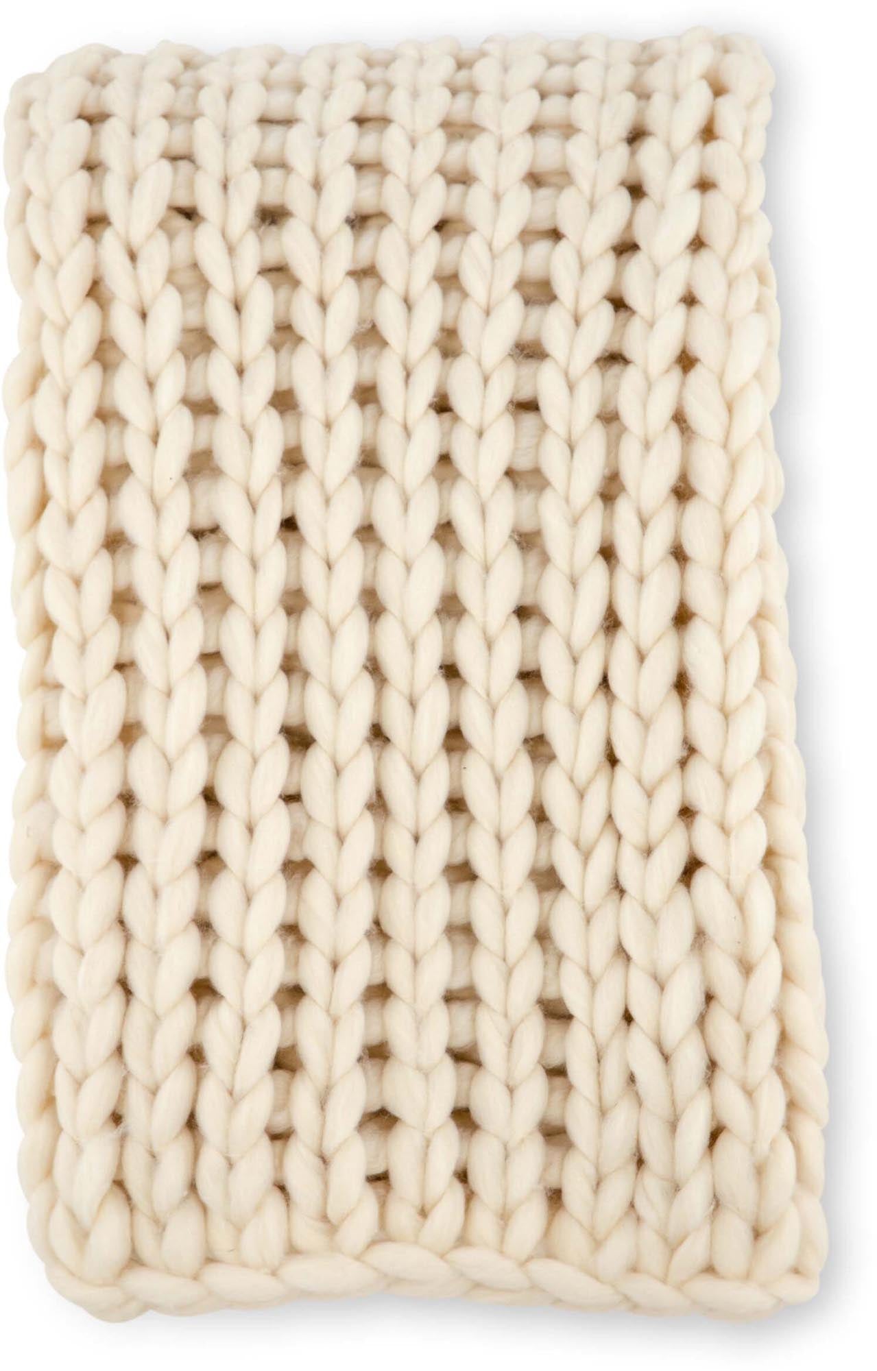 Die Kate Throw von Venture Home ist eine elegante, beige Wolldecke, die Komfort und Stil vereint – ideal für kuschelige Stunden zu Hause.