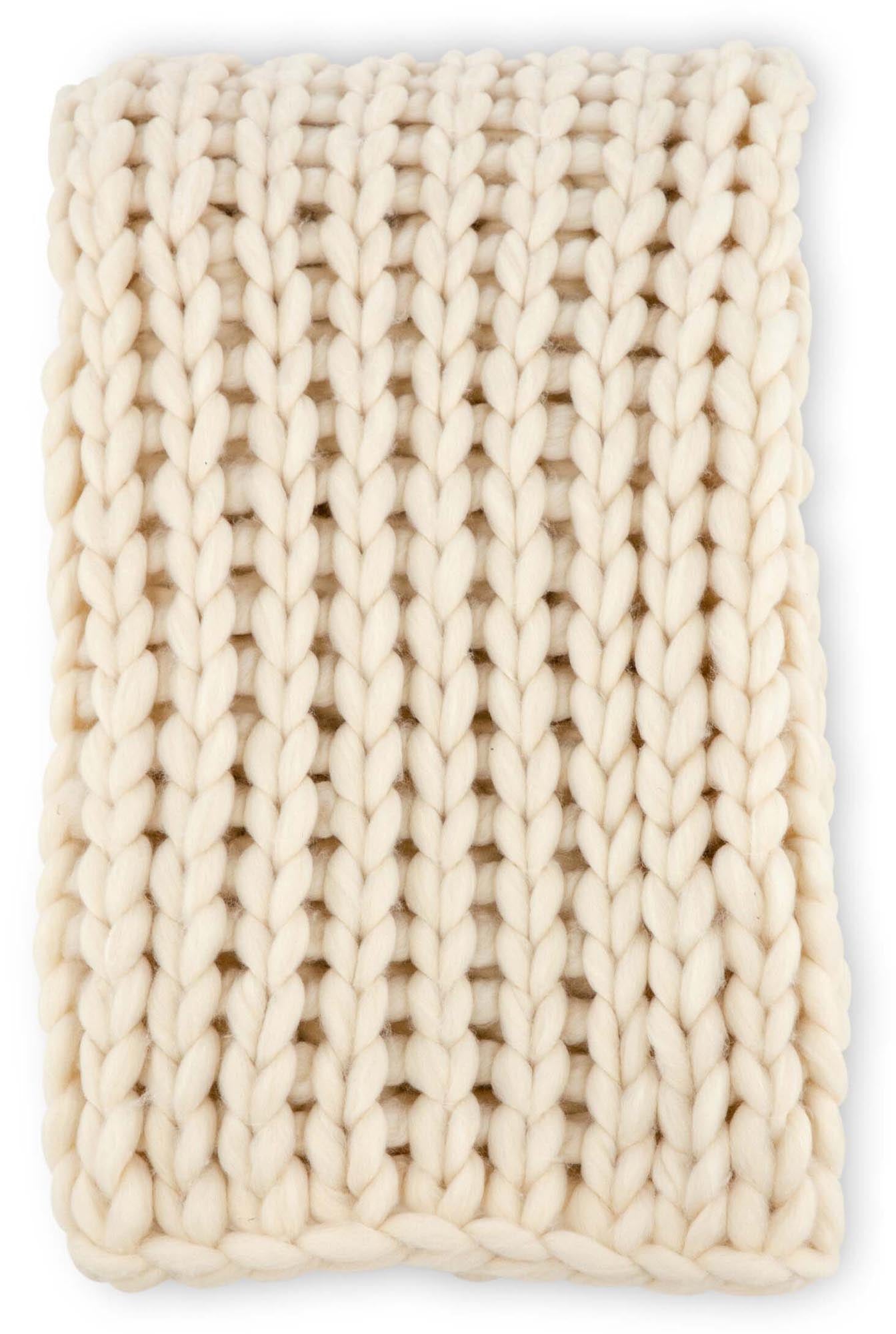 Die Kate Throw von Venture Home ist eine luxuriöse Wolldecke in sanftem Beige, perfekt für gemütliche Abende und stilvolle Akzente in Ihrem Zuhause.