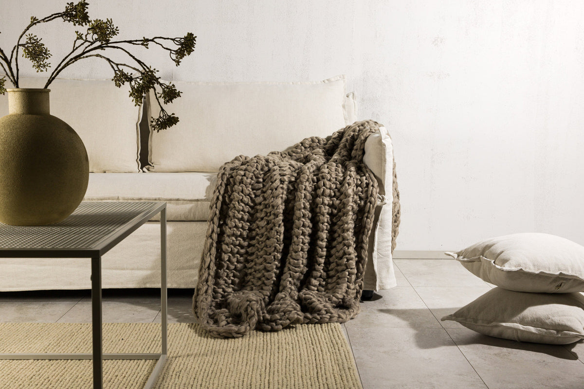 Kate Throw in Braun präsentiert im Onlineshop von KAQTU Design AG. Wolldecke ist von Venture Home