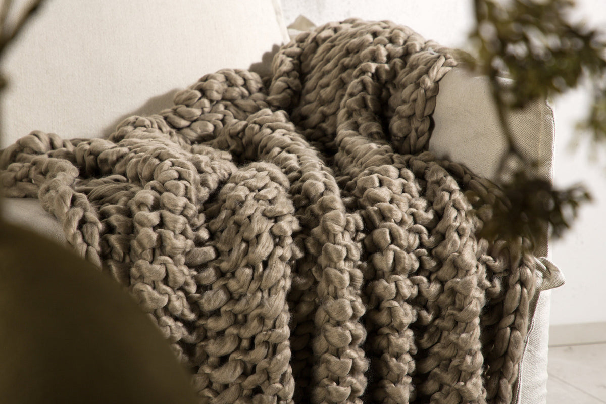Kate Throw in Braun präsentiert im Onlineshop von KAQTU Design AG. Wolldecke ist von Venture Home