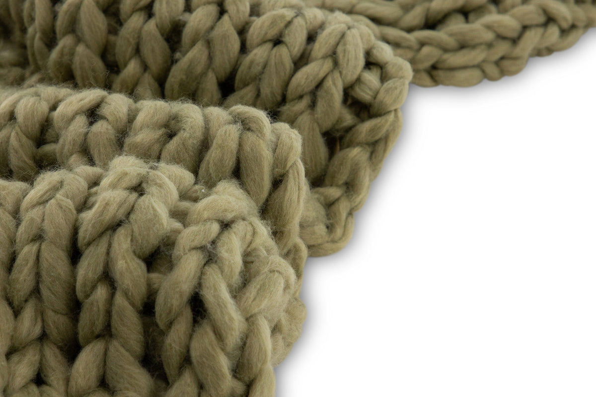 Kate Throw in Moosgrün präsentiert im Onlineshop von KAQTU Design AG. Wolldecke ist von Venture Home