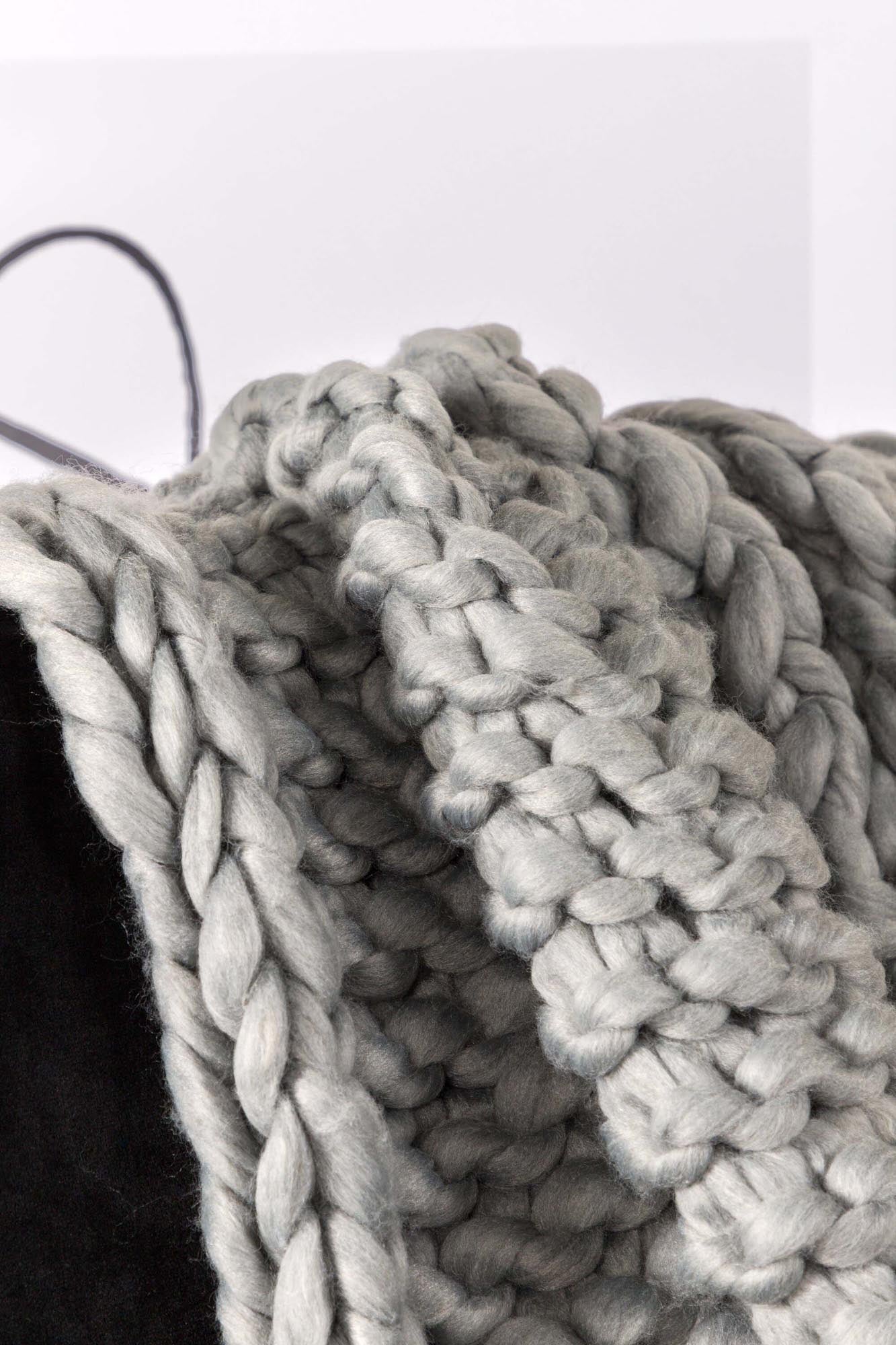 Kuschelige Kate Throw von Venture Home in sanftem Beige. Ideal für Gemütlichkeit und Stil in jedem Wohnraum.