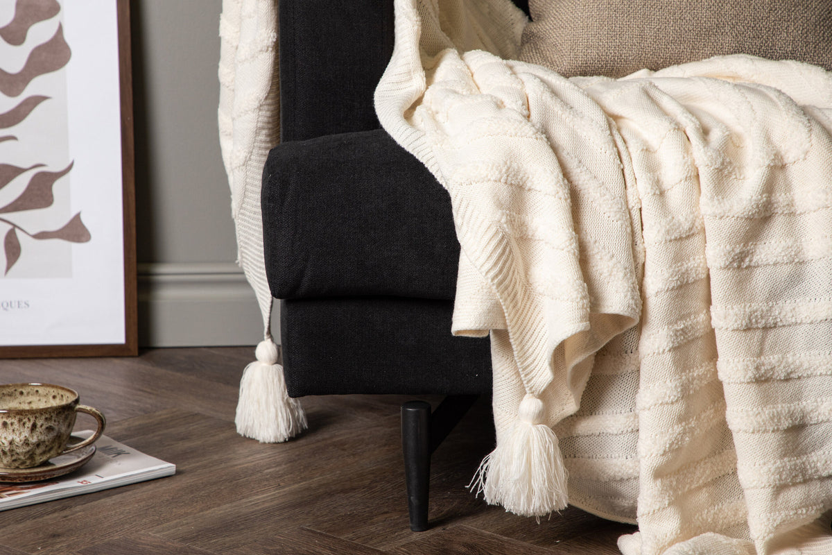 Katlyn Throw in Cremefarben präsentiert im Onlineshop von KAQTU Design AG. Wolldecke ist von Venture Home