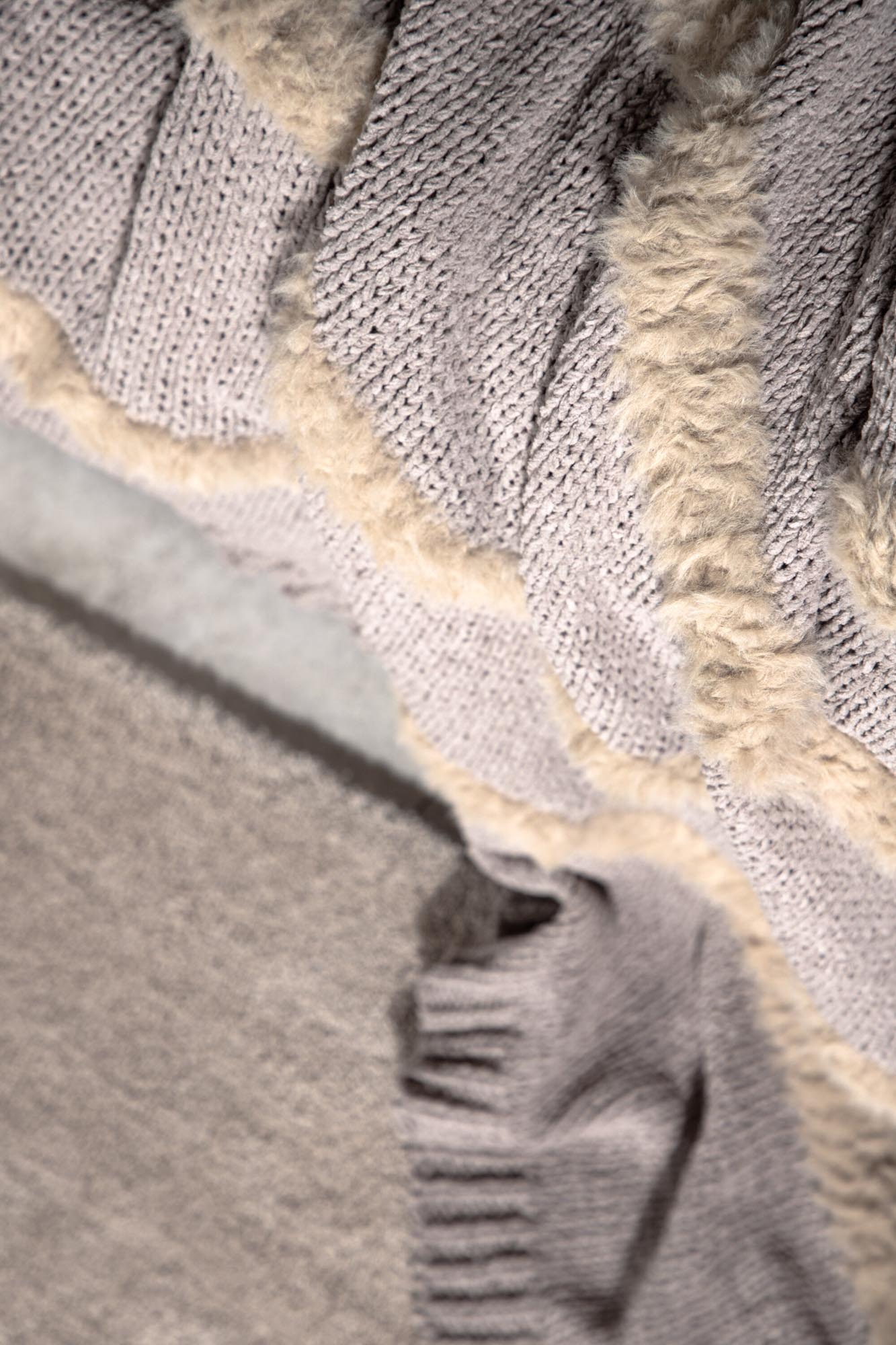 Kathleen Throw von Venture Home – Luxuriöse Wärme für Ihr Zuhause.