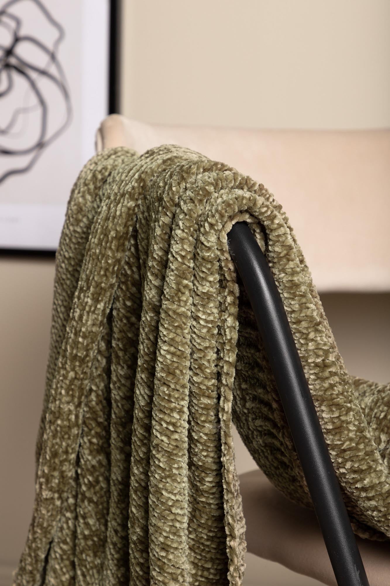 Stilvolle Ally Throw von Venture Home für zeitlose Eleganz.