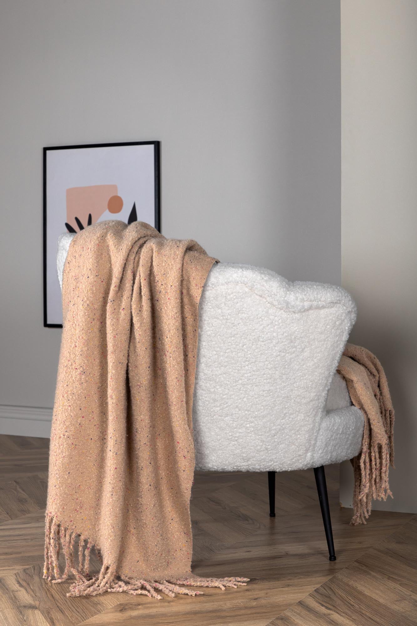 Luxuriöse Tilly Throw Decke von Venture Home für stilvolle Gemütlichkeit.