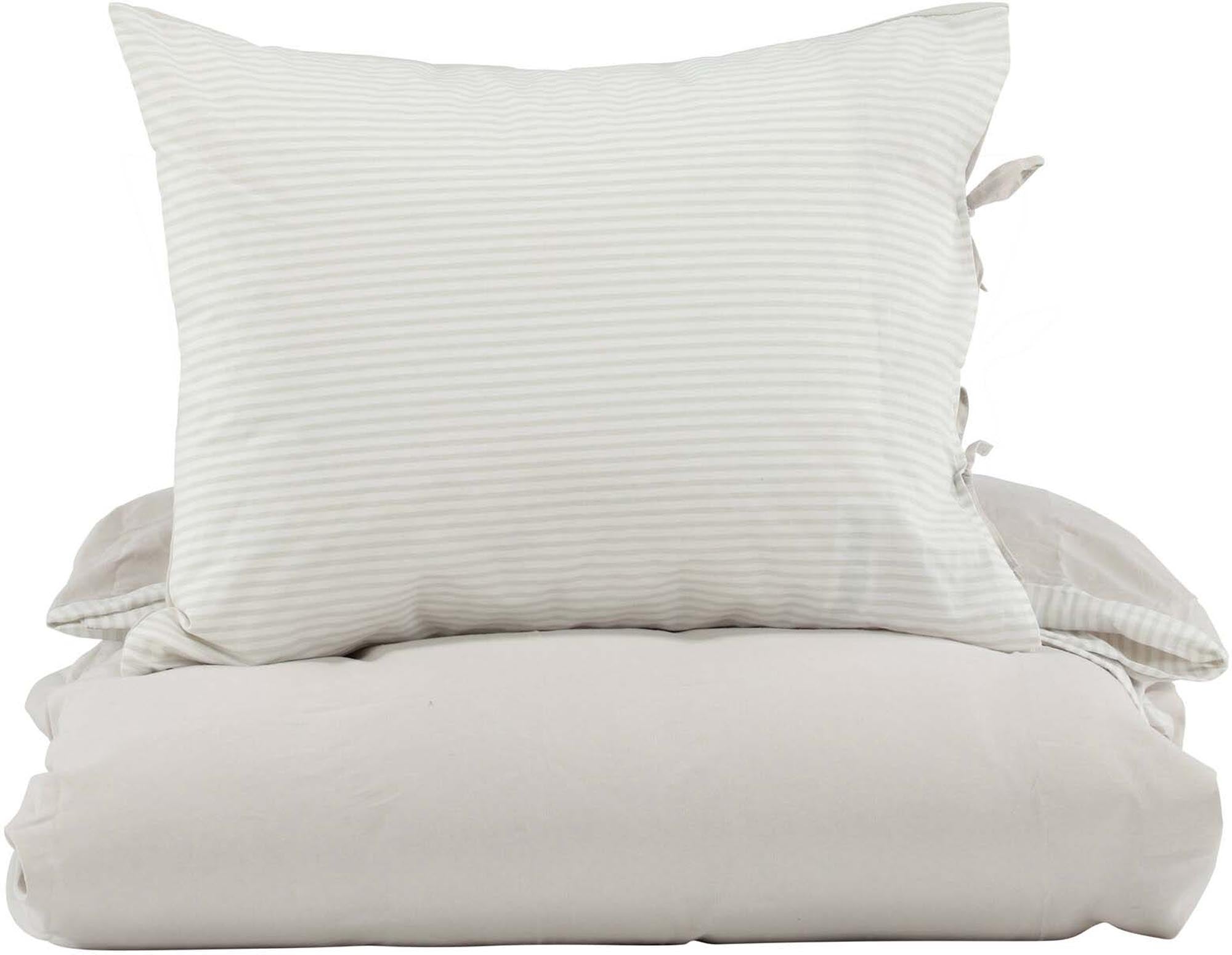 Entdecken Sie die Jenna Bettgarnitur von Venture Home: Elegantes Design, atmungsaktive Baumwolle und romantische Schnürsenkel für höchsten Schlafkomfort.