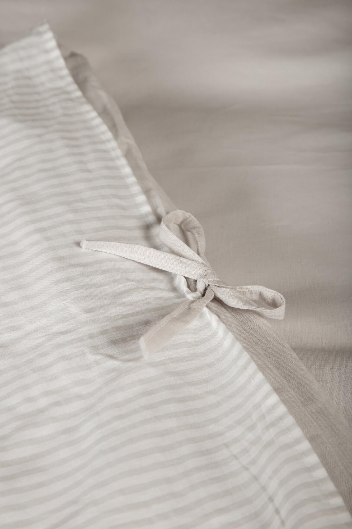 Stilvolle Jenna Bettgarnitur von Venture Home: Hochwertige Baumwolle, vielseitiges Design und romantische Details für Ihr Schlafzimmer.