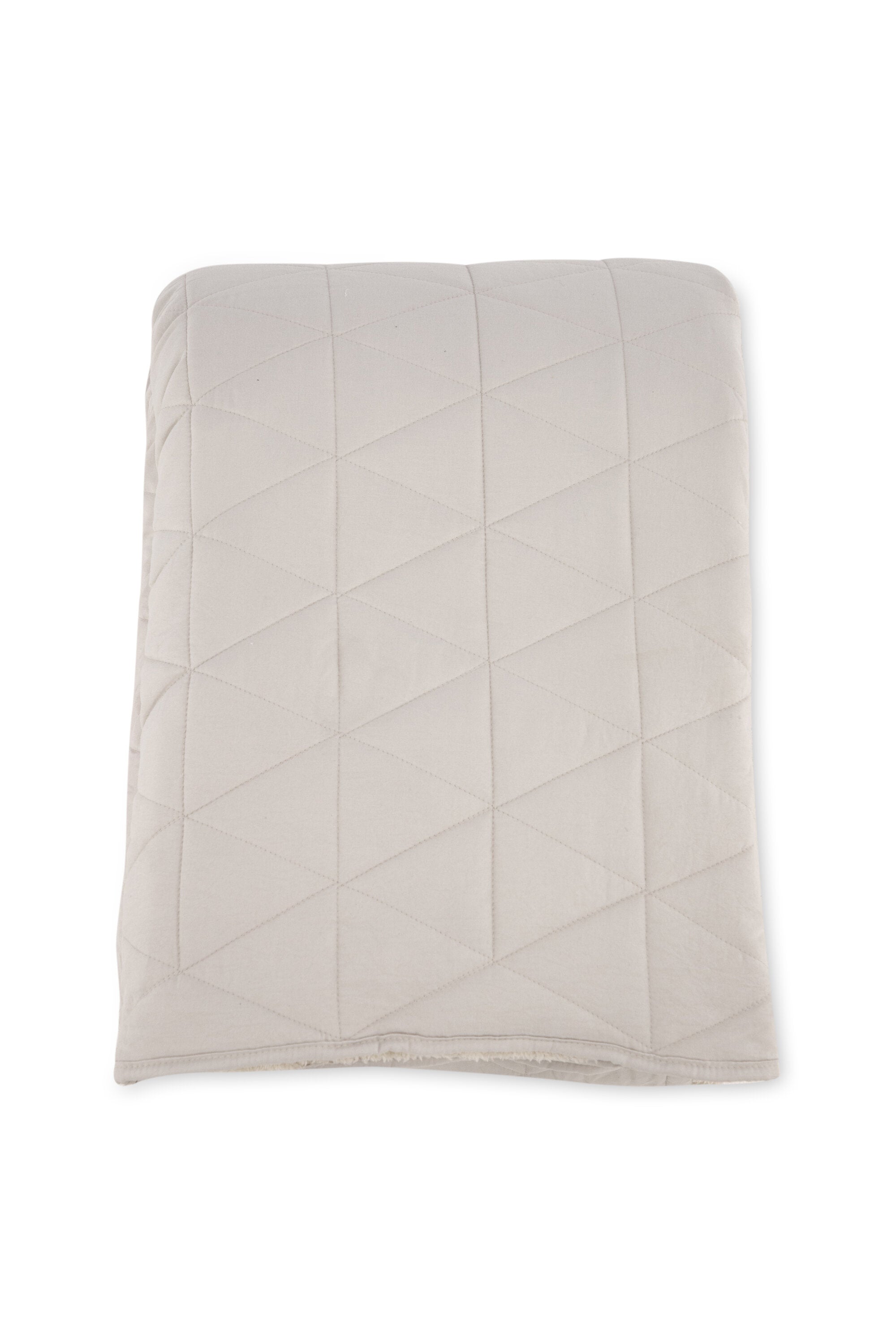 Nilla Tagesdecke in Beige präsentiert im Onlineshop von KAQTU Design AG. Bettüberwurf ist von Venture Home