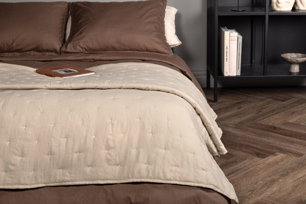 Sally Tagesdecke in Beige präsentiert im Onlineshop von KAQTU Design AG. Bettüberwurf ist von Venture Home