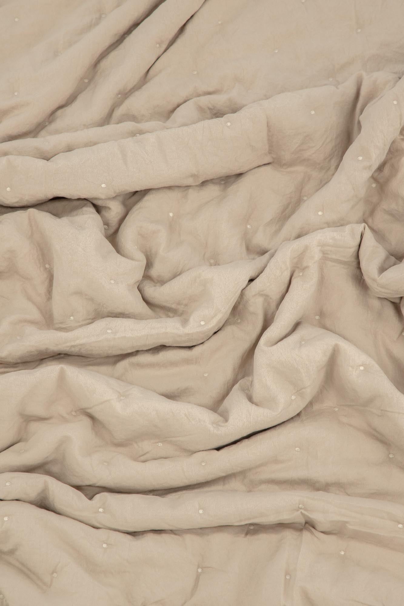 Verleihen Sie Ihrem Schlafzimmer mit der Sally Tagesdecke von Venture Home einen Hauch von Eleganz und Gemütlichkeit – ideal für jeden Anlass!