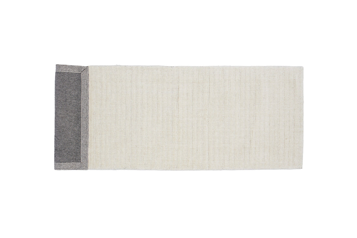Milton Teppich in Weiss präsentiert im Onlineshop von KAQTU Design AG. Teppich ist von Venture Home