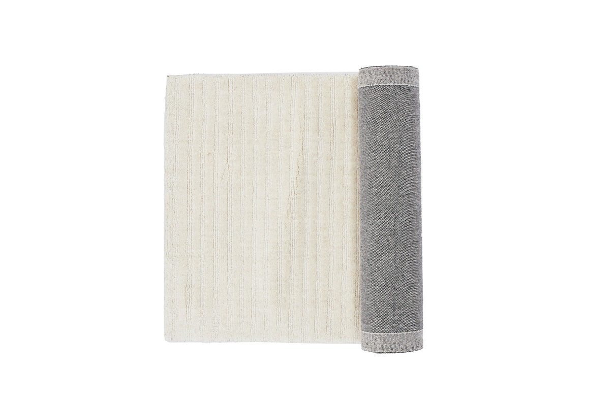 Milton Teppich in Weiss präsentiert im Onlineshop von KAQTU Design AG. Teppich ist von Venture Home