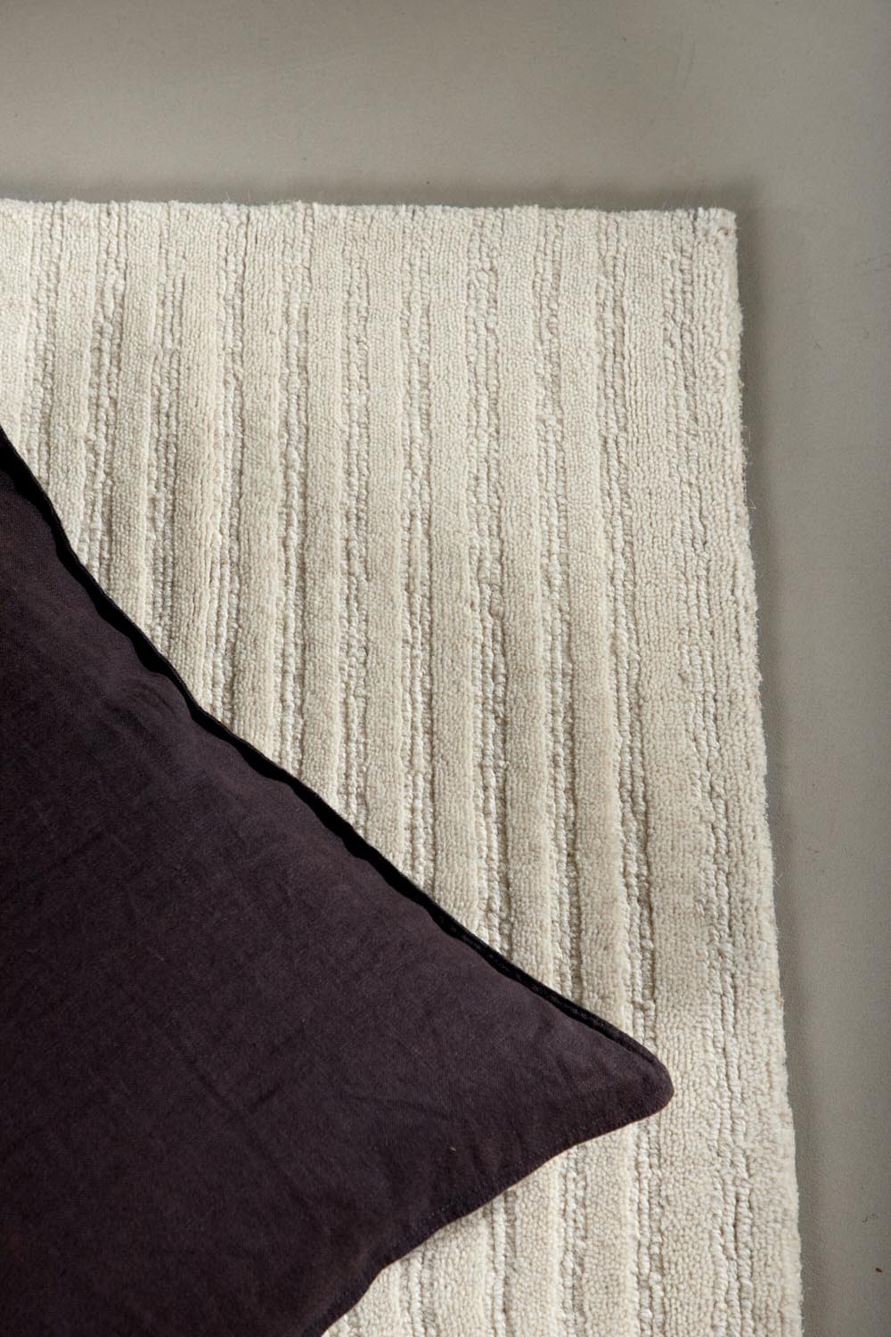 Milton Teppich in Weiss präsentiert im Onlineshop von KAQTU Design AG. Teppich ist von Venture Home