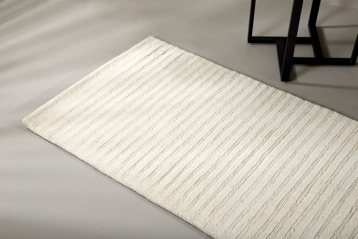 Milton Teppich in Weiss präsentiert im Onlineshop von KAQTU Design AG. Teppich ist von Venture Home