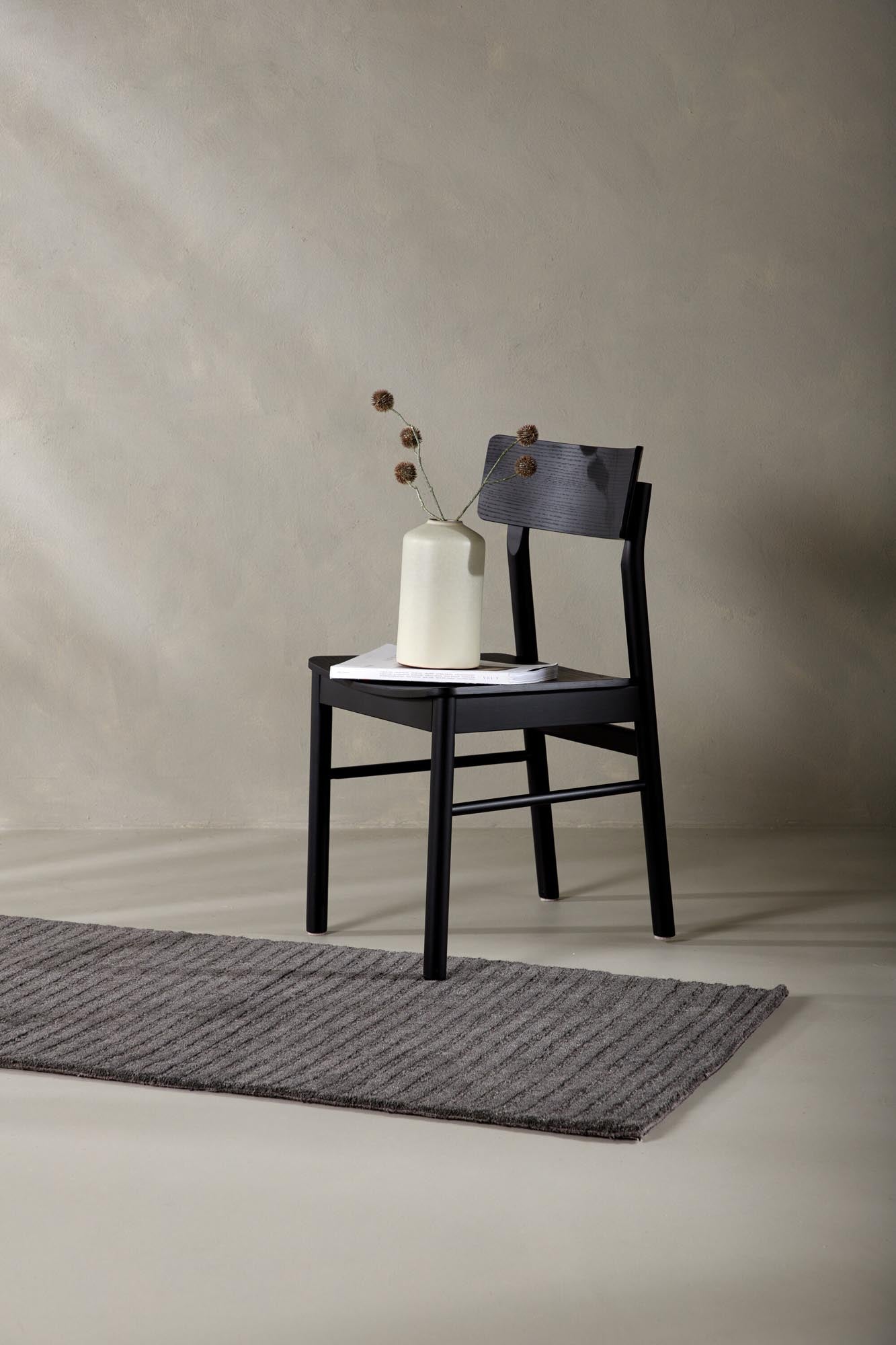 Milton Teppich in Dunkelgrau präsentiert im Onlineshop von KAQTU Design AG. Teppich ist von Venture Home