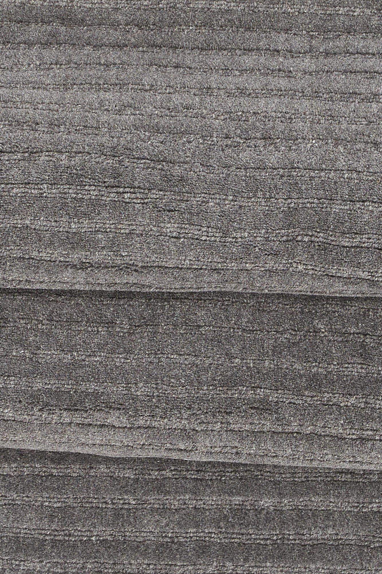 Milton Teppich in Dunkelgrau präsentiert im Onlineshop von KAQTU Design AG. Teppich ist von Venture Home