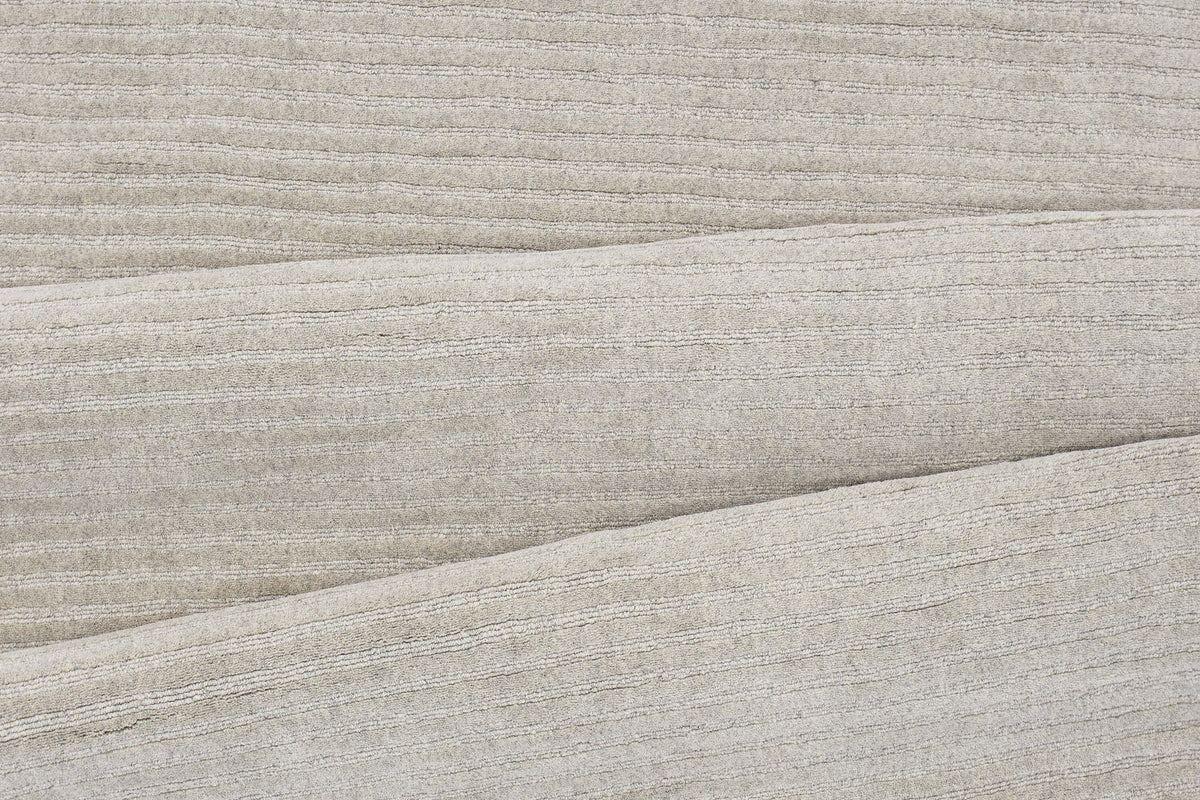 Milton Teppich in Hellgrau präsentiert im Onlineshop von KAQTU Design AG. Teppich ist von Venture Home